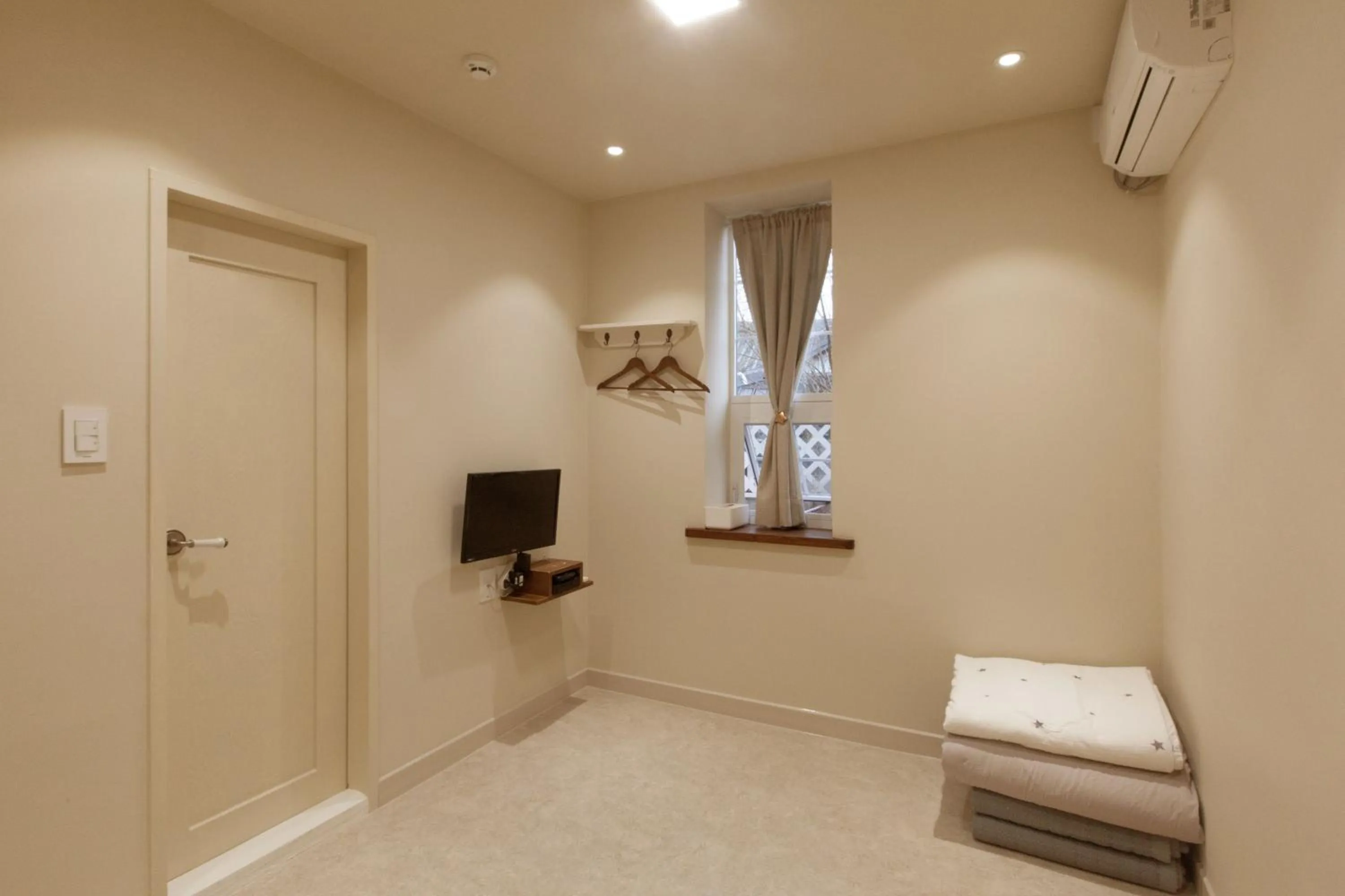 Bedroom, Bed in Jeonju Hanok Little Prince