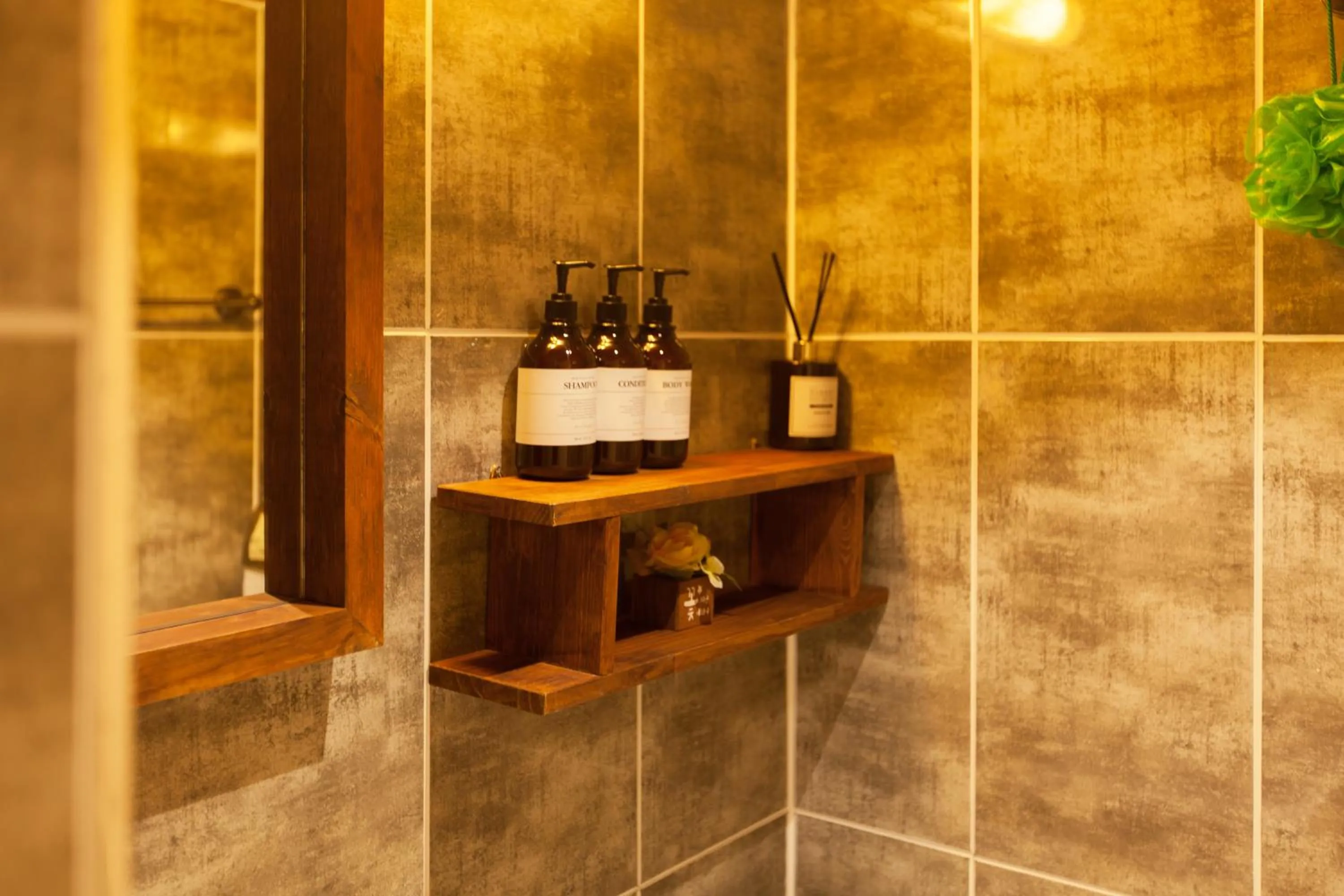 Shower in Jeonju Hanok Little Prince