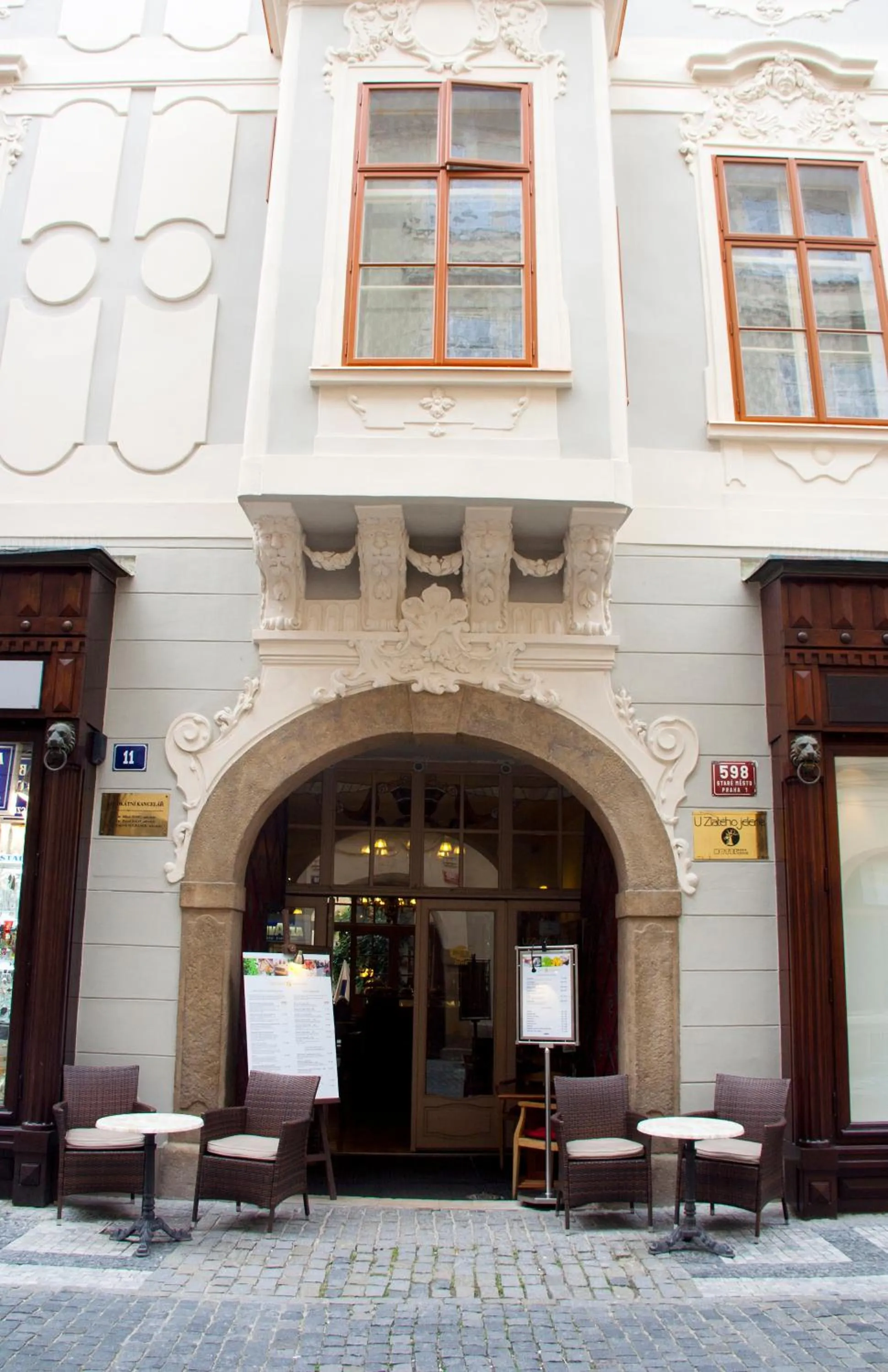 Facade/entrance in Hotel U Zlateho jelena