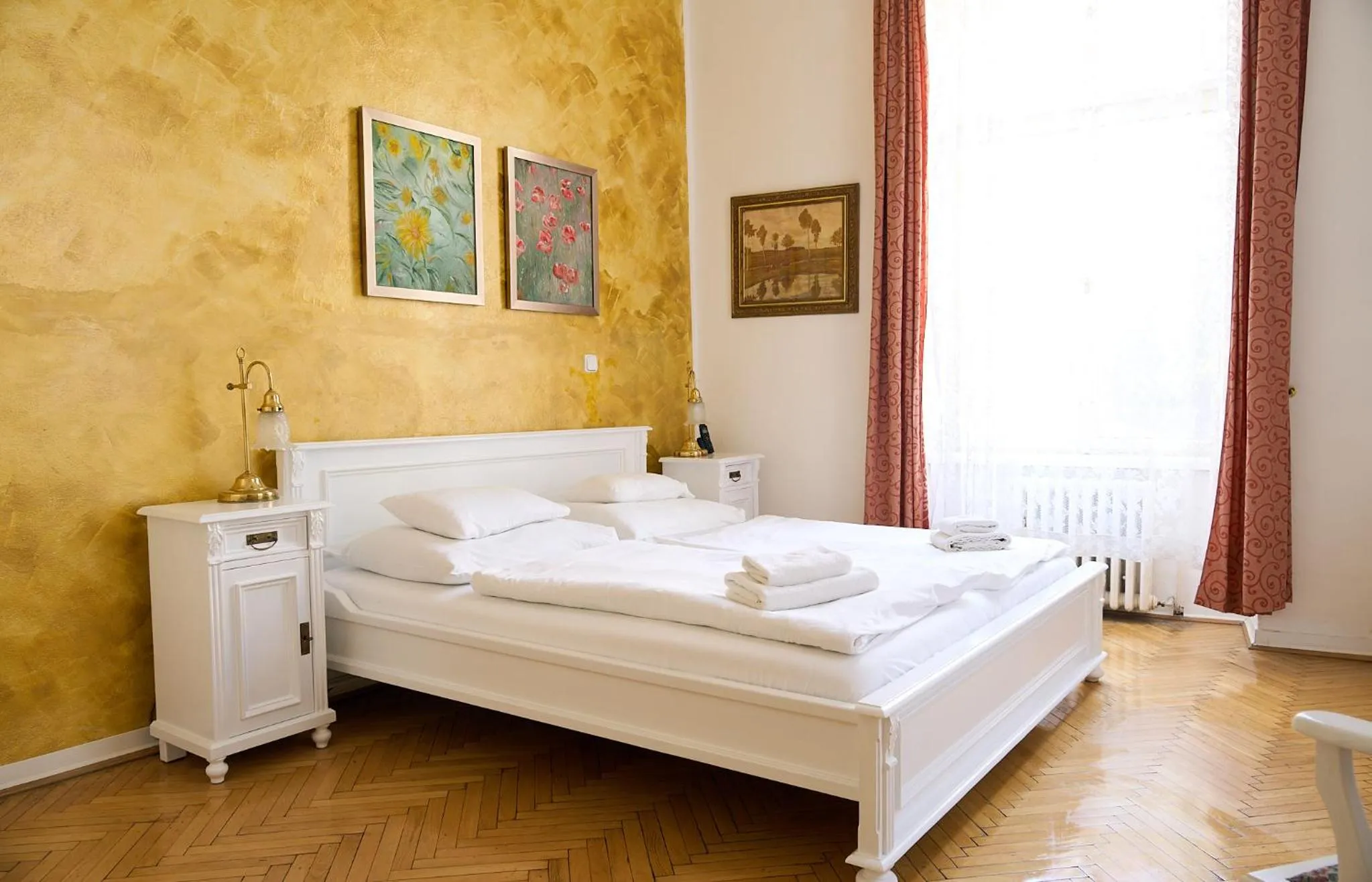 Bedroom, Bed in Hotel U Zlateho jelena