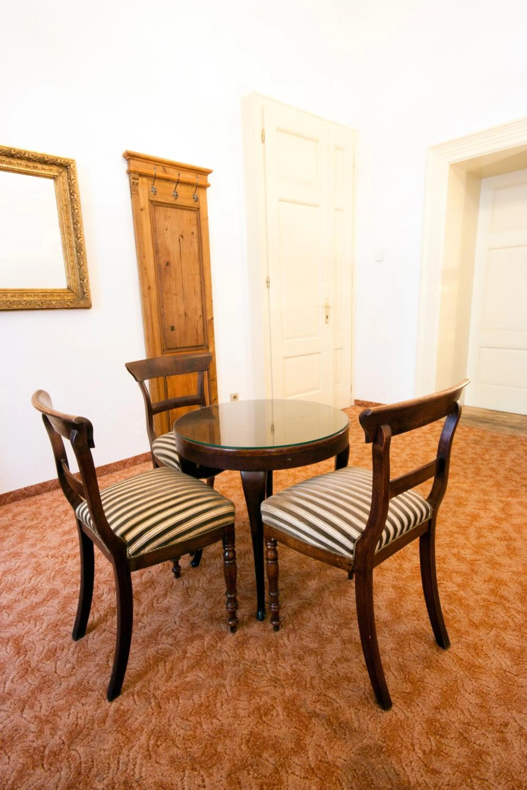 Seating area in Hotel U Zlateho jelena