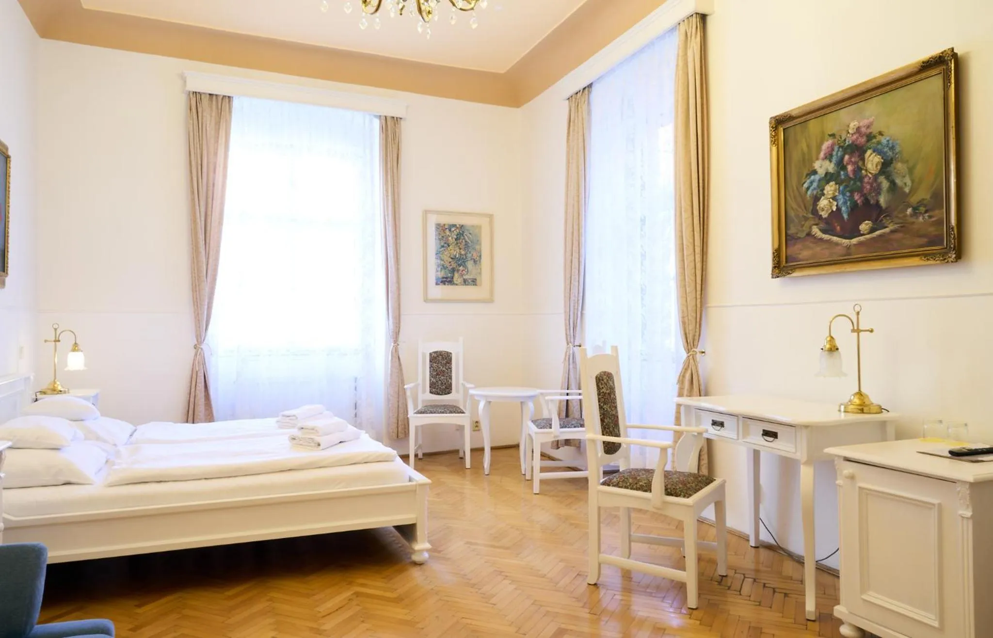 Bedroom, Bed in Hotel U Zlateho jelena