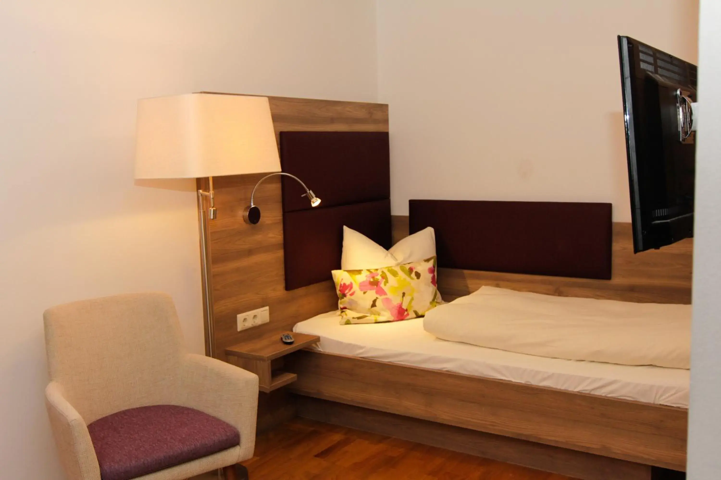 Single Room in Hotel Burgwirt Single Room in Hotel Burgwirt