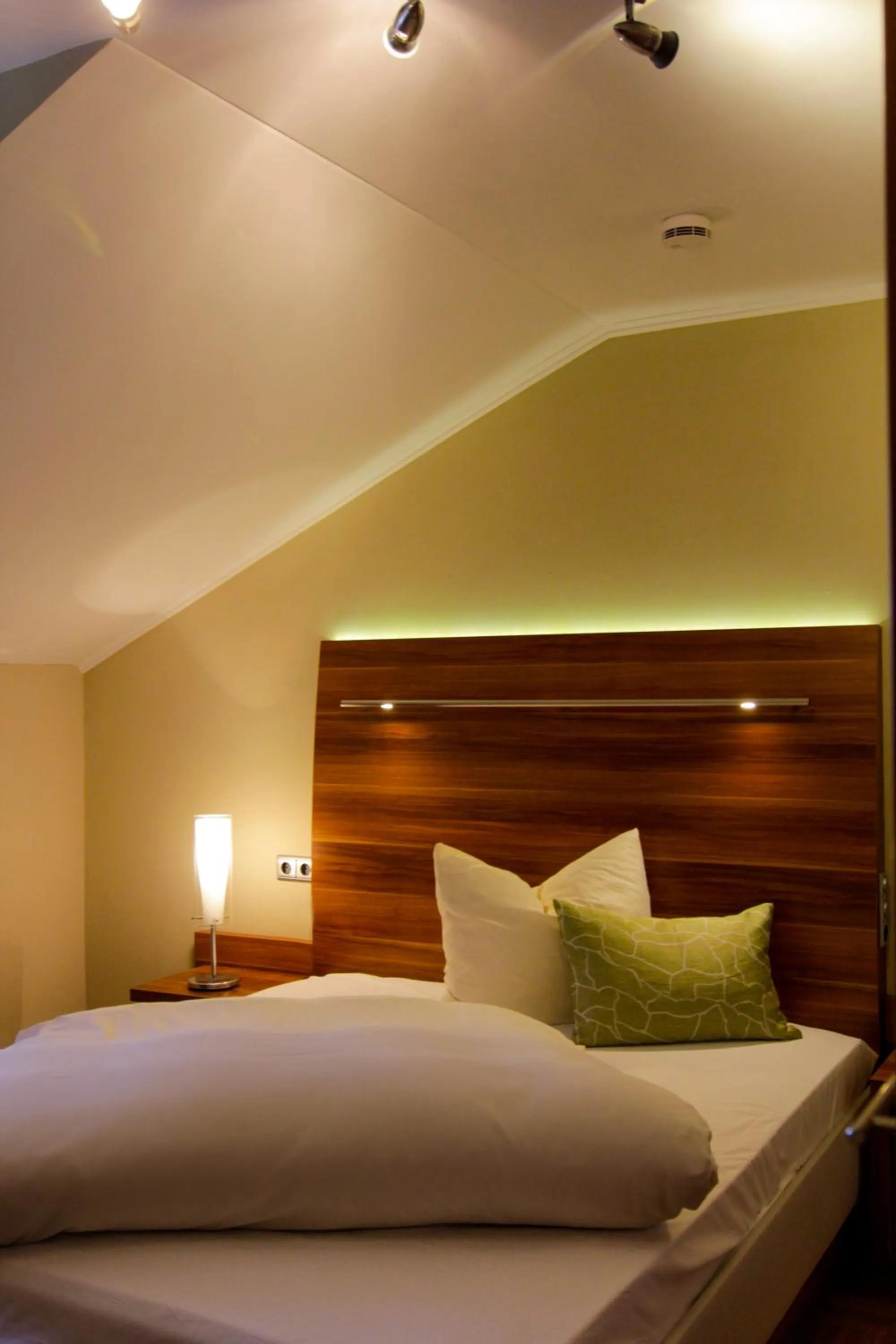 Bed in Hotel Burgwirt