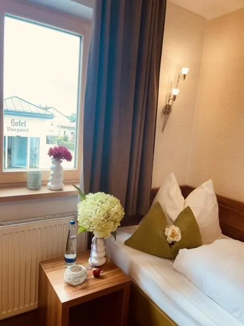 Bed in Hotel Burgwirt