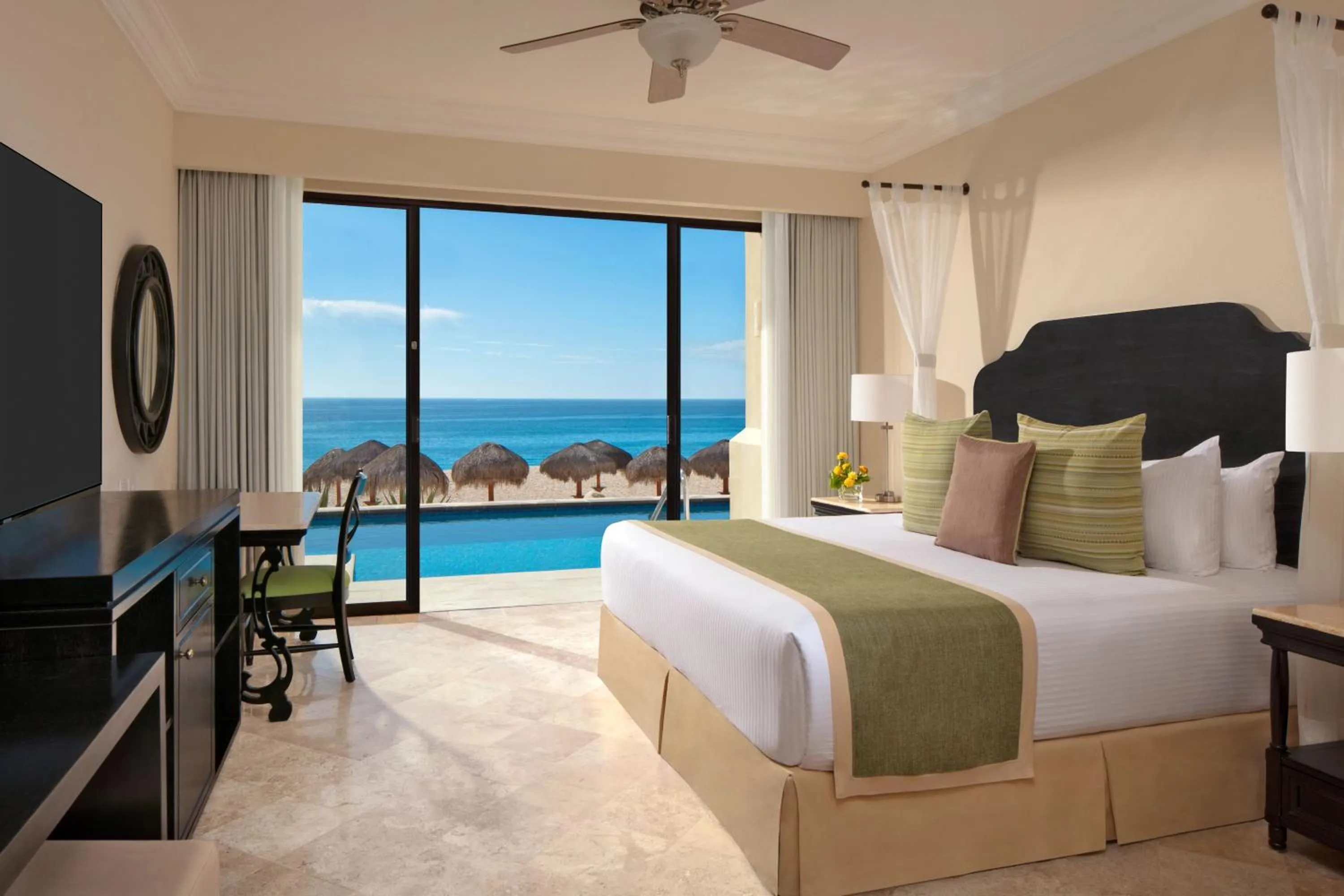 Photo of the whole room, Bed in Dreams Los Cabos Suites Golf Resort & Spa