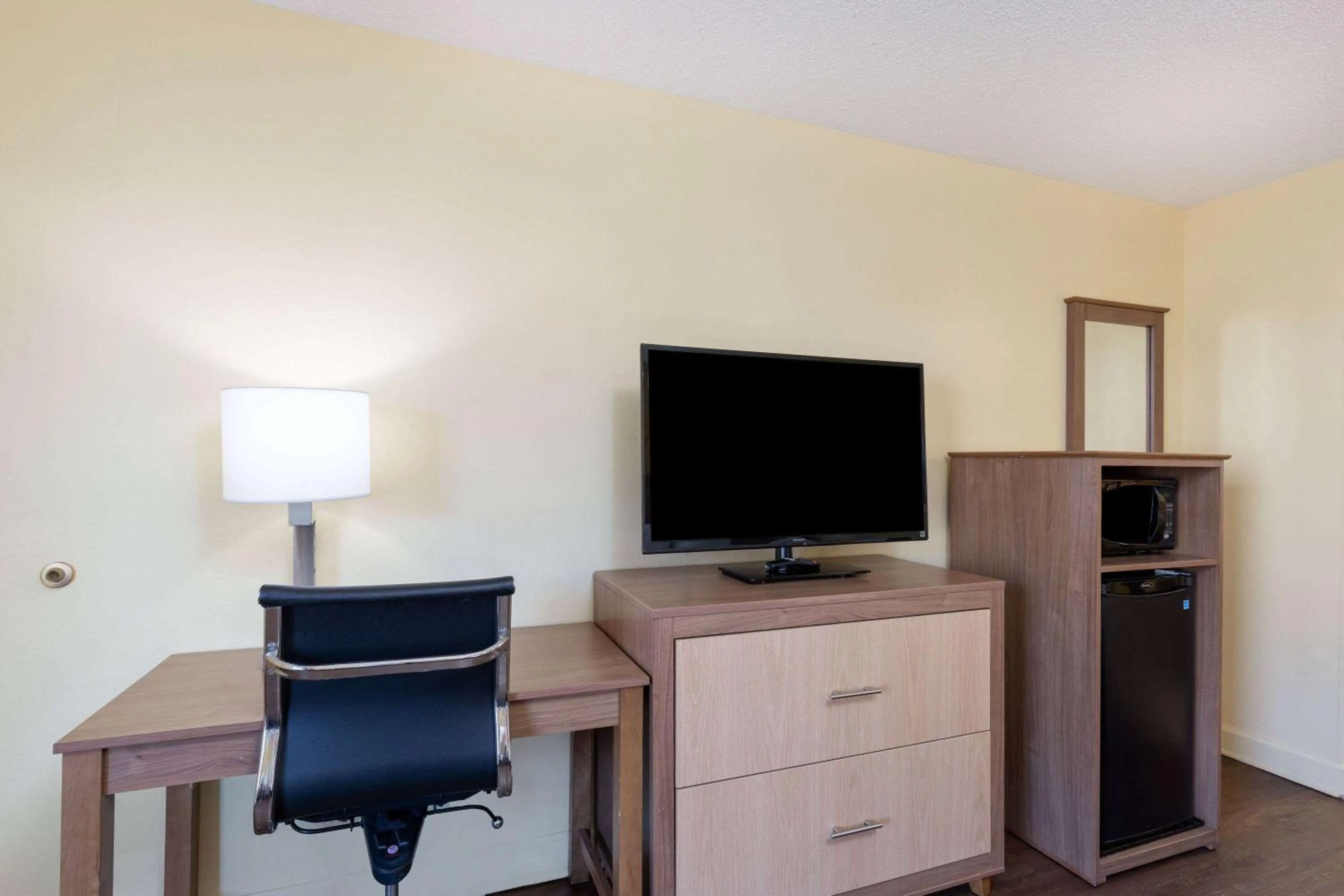 Bed in Days Inn by Wyndham Florence/I-95 North