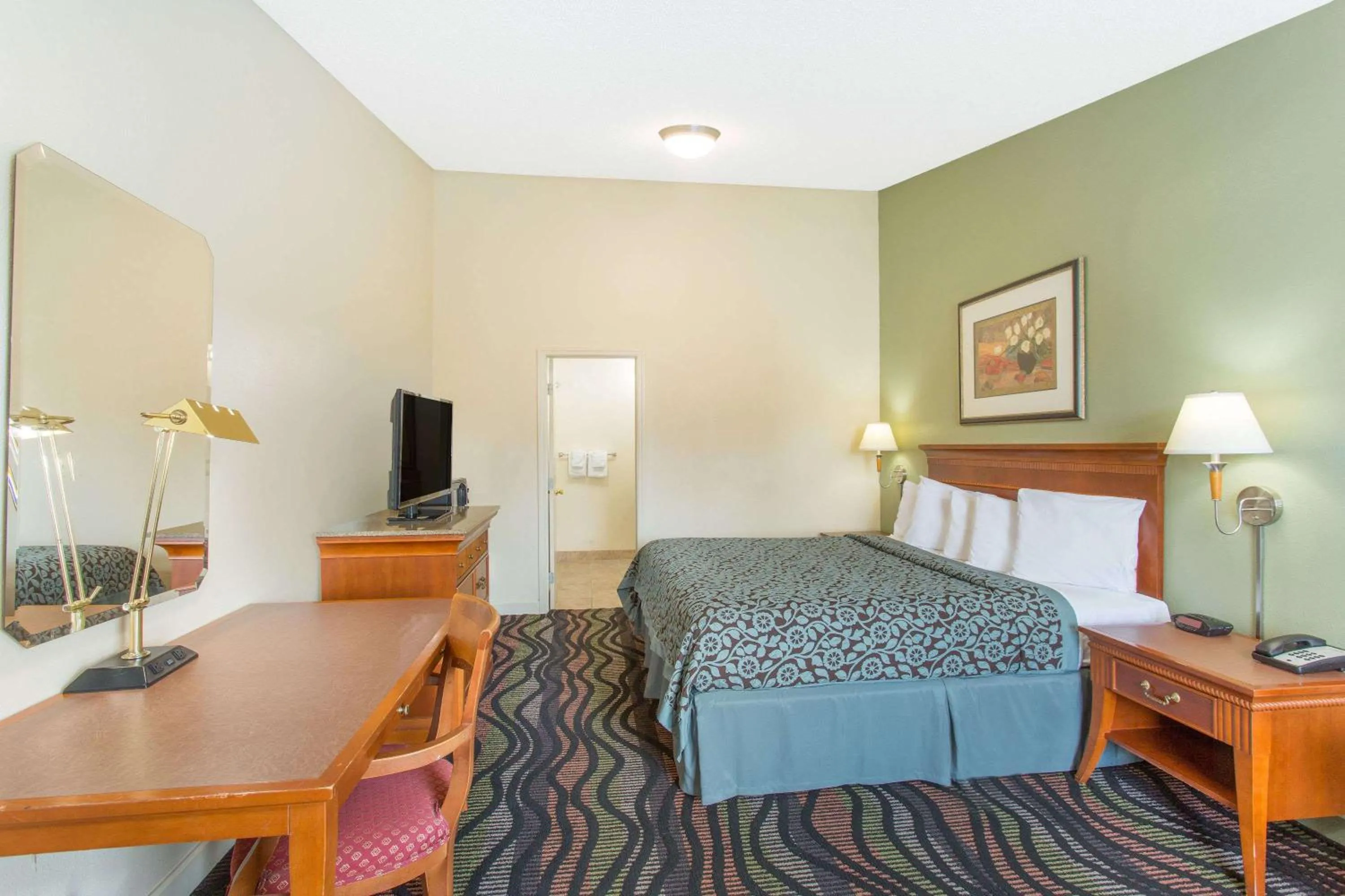 Photo of the whole room, Bed in Days Inn by Wyndham Florence/I-95 North