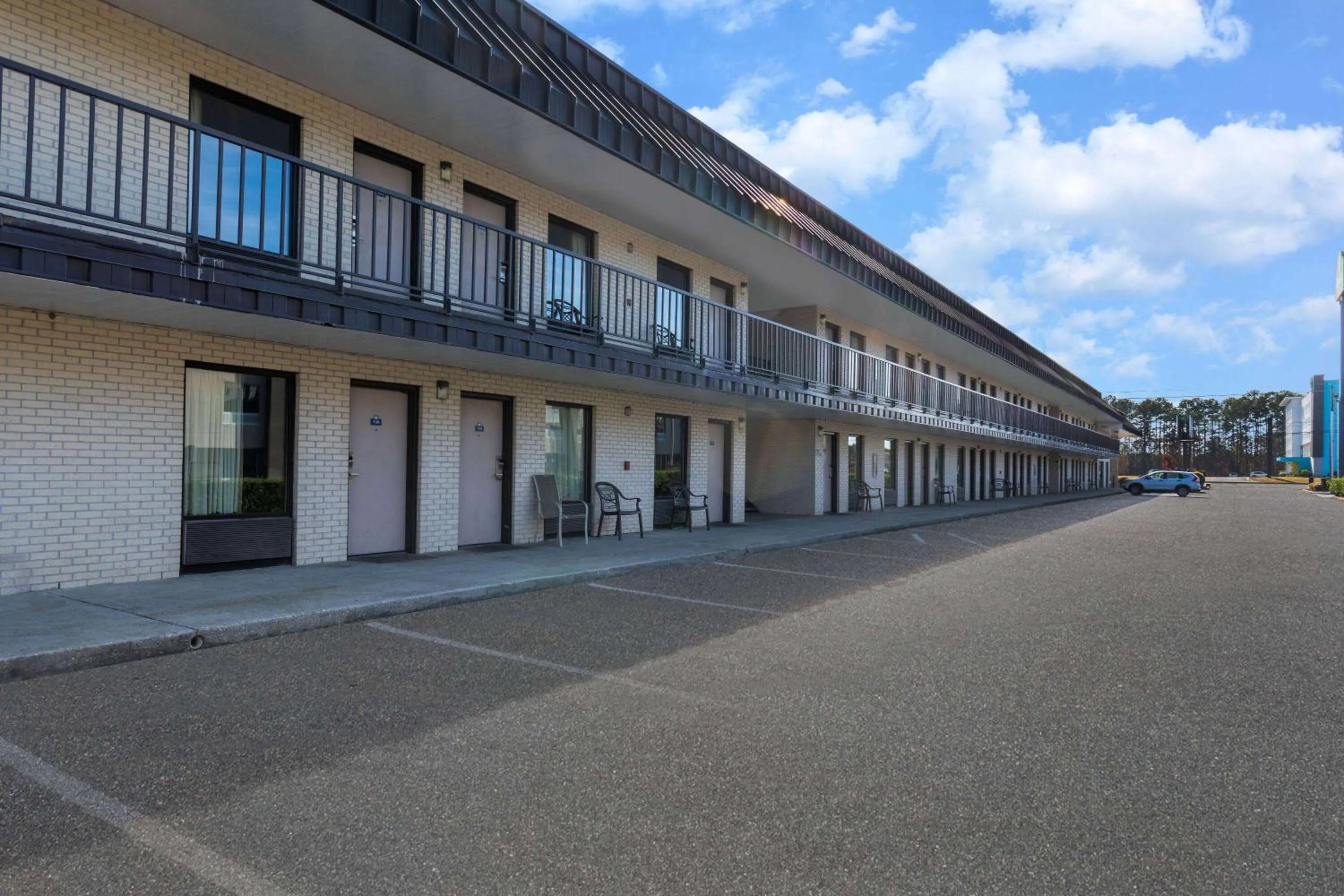 Property building in Days Inn by Wyndham Florence/I-95 North