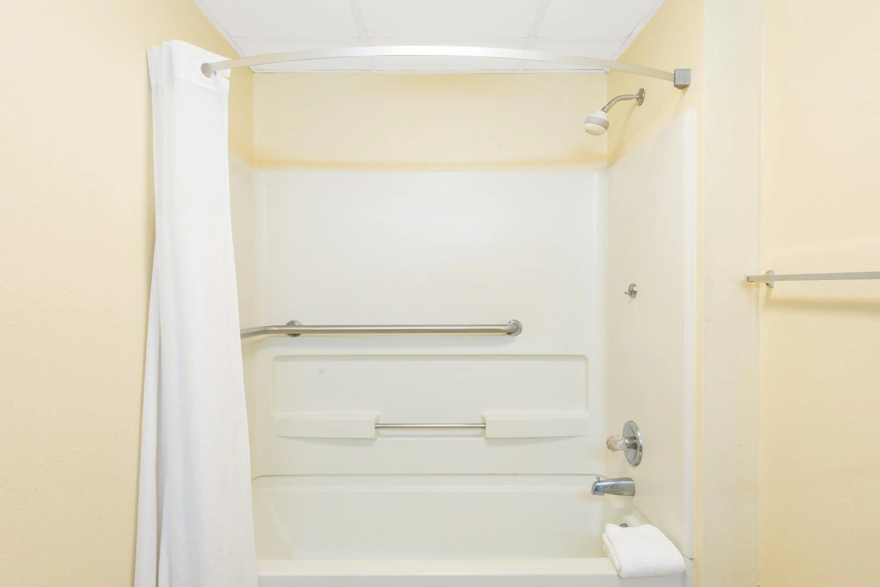 Shower in Days Inn by Wyndham Florence/I-95 North