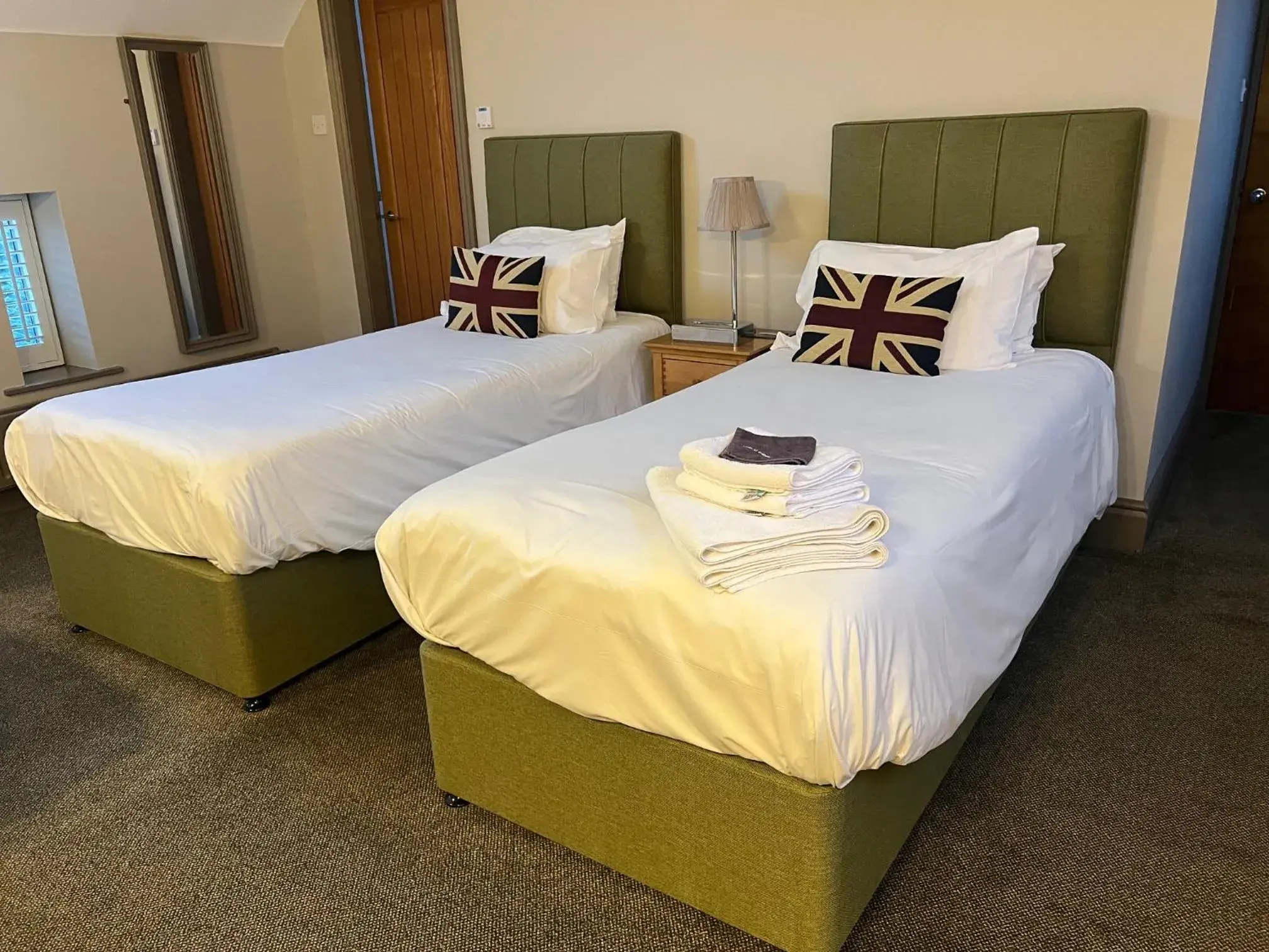 Twin Room with a Private Bathroom - single occupancy in Yorkshire Bridge Inn Twin Room with a Private Bathroom - single occupancy in Yorkshire Bridge Inn