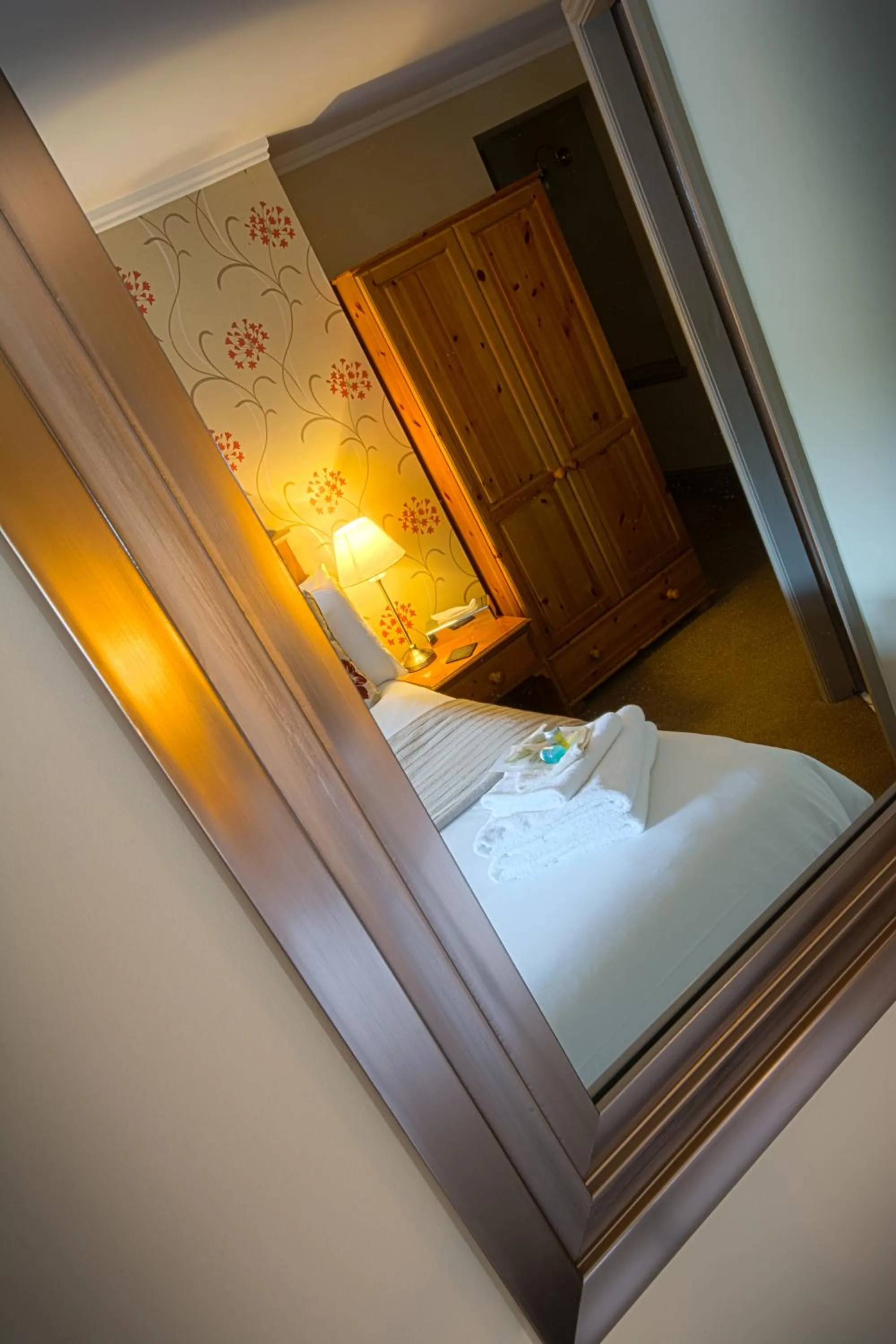 Bedroom, Bed in Yorkshire Bridge Inn