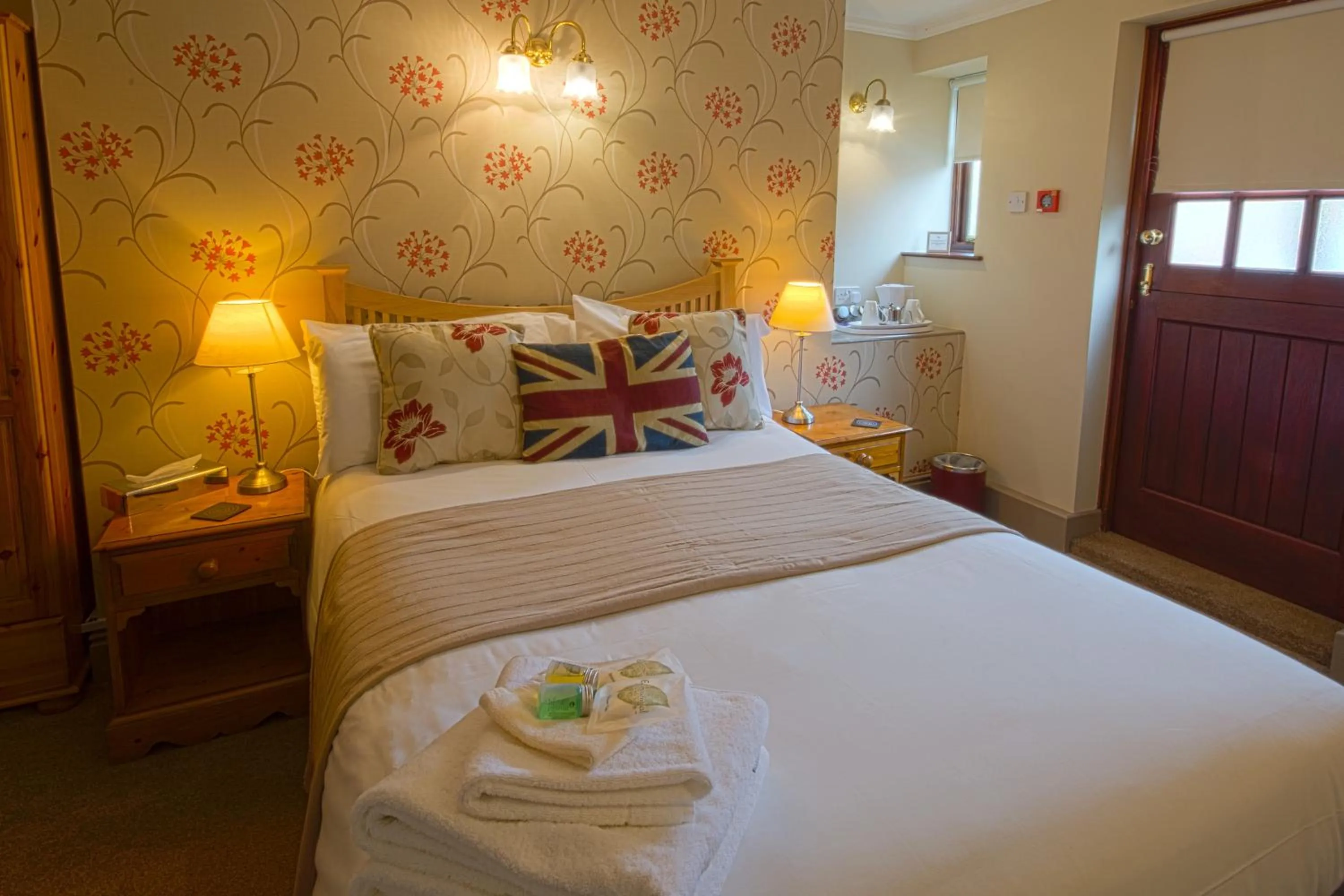 Bedroom, Bed in Yorkshire Bridge Inn