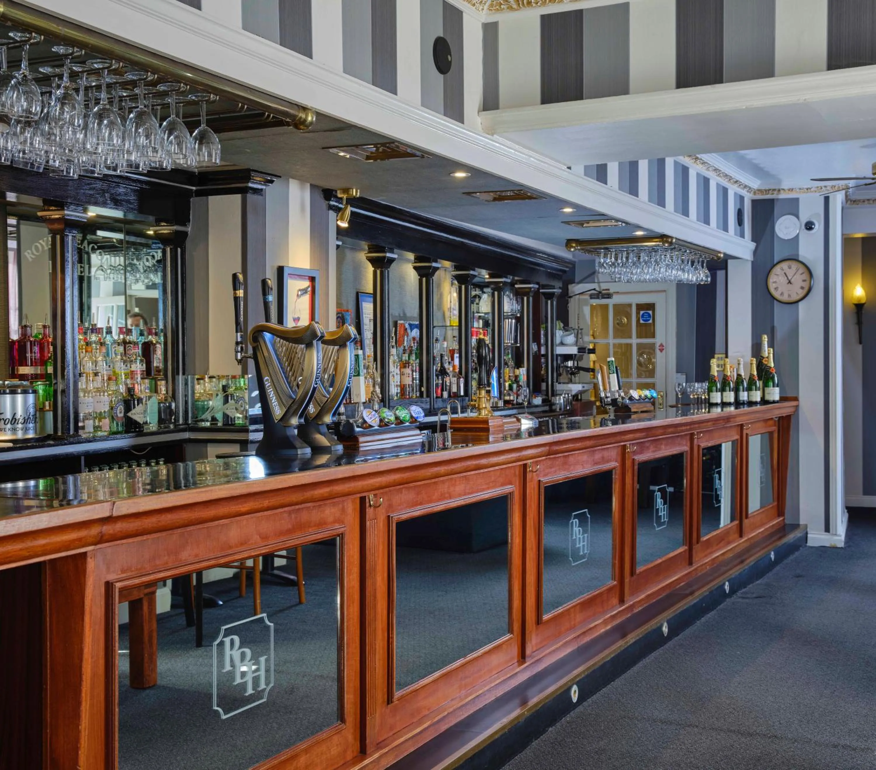 Lounge or bar in Royal Beacon Hotel