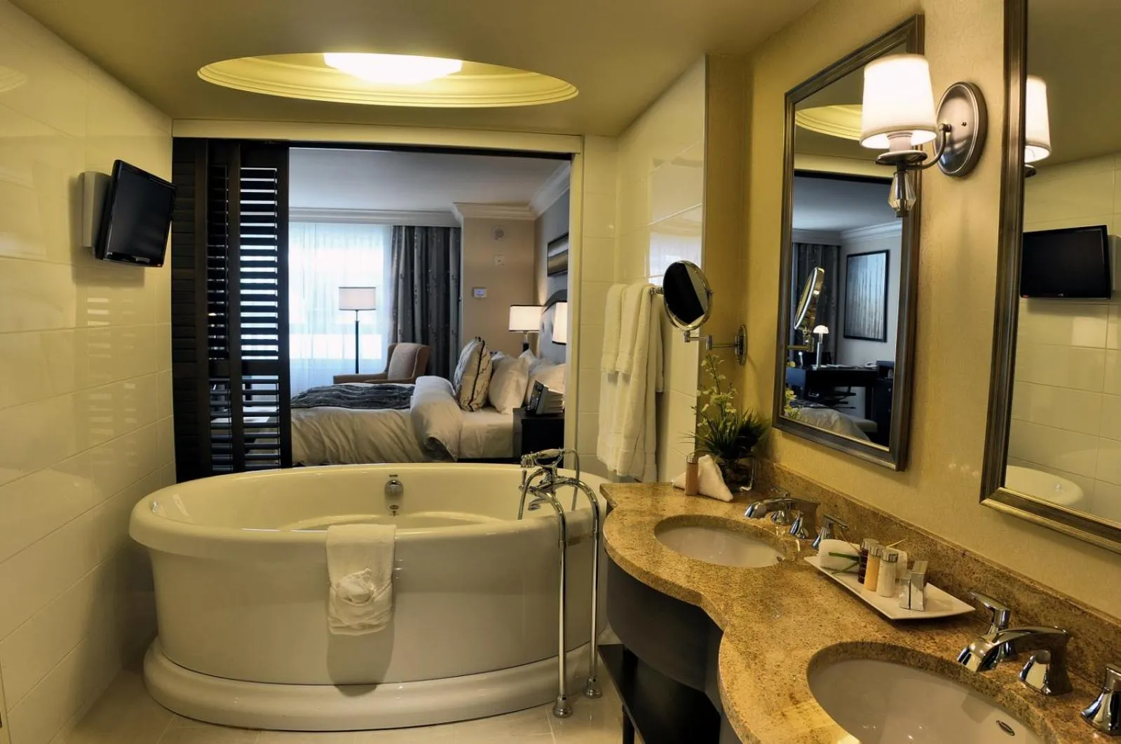 Bathroom in Le St-Martin Hotel Centre-ville – Hotel Particulier