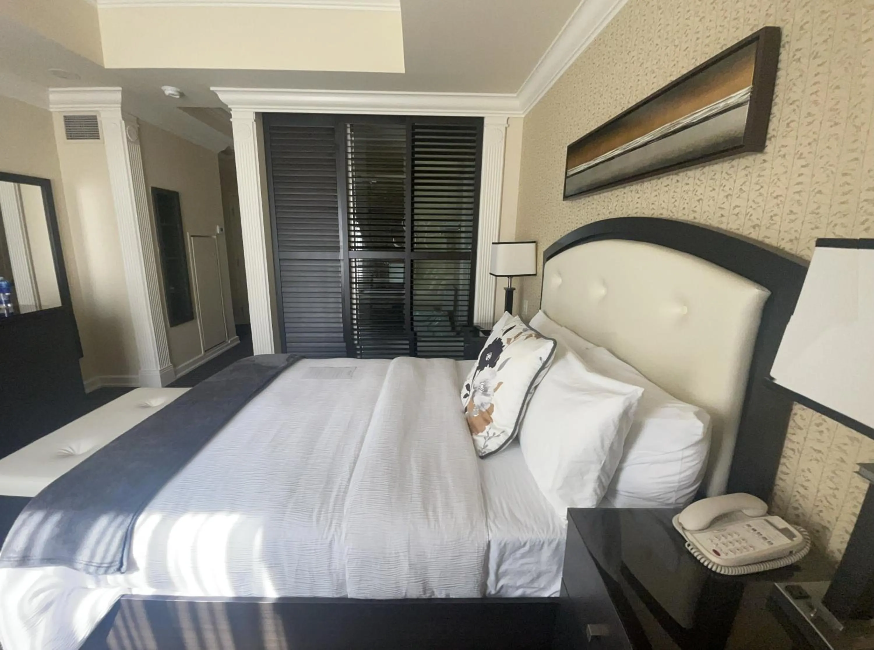 TV and multimedia, Bed in Le St-Martin Hotel Centre-ville – Hotel Particulier