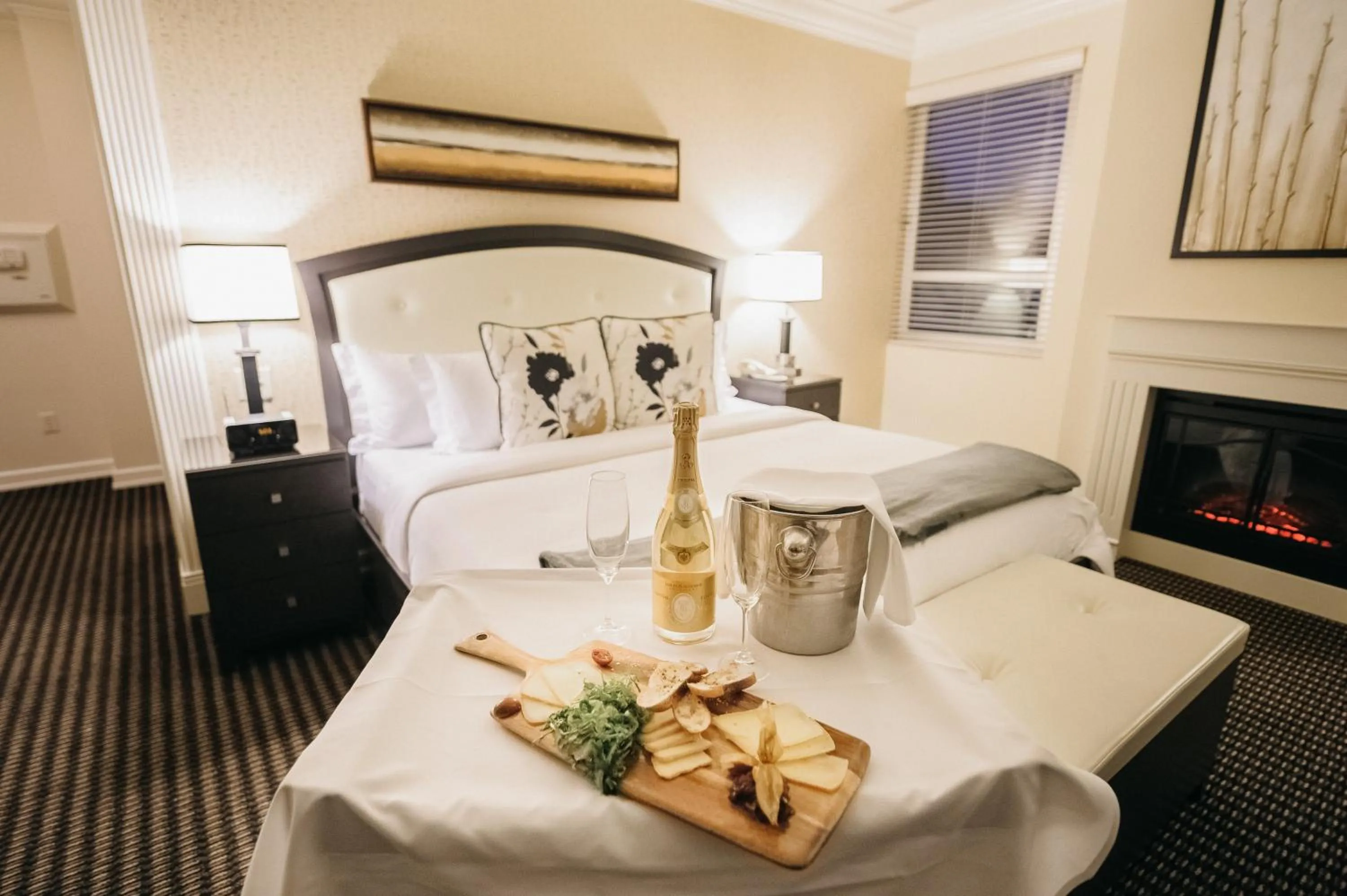 Coffee/tea facilities, Bed in Le St-Martin Hotel Centre-ville – Hotel Particulier