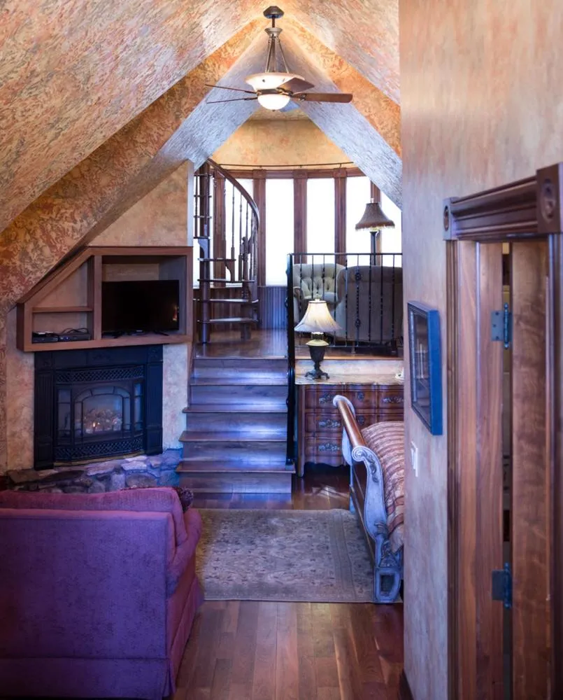 Landoll's Mohican Castle