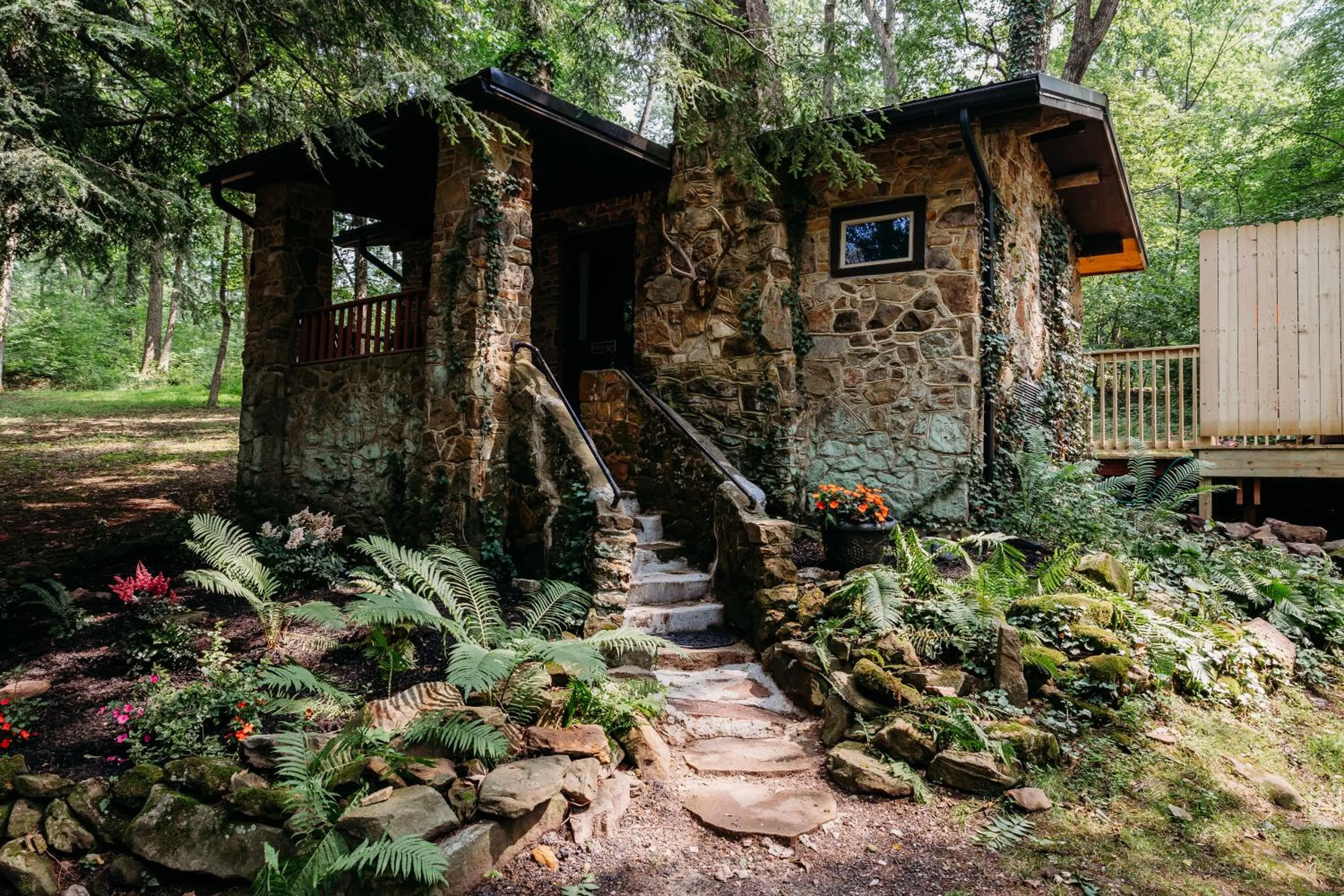 Landoll's Mohican Castle