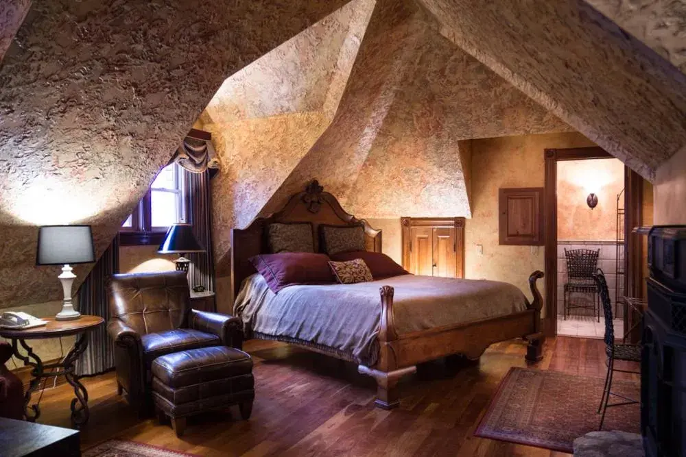King Suite in Landoll's Mohican Castle King Suite in Landoll's Mohican Castle
