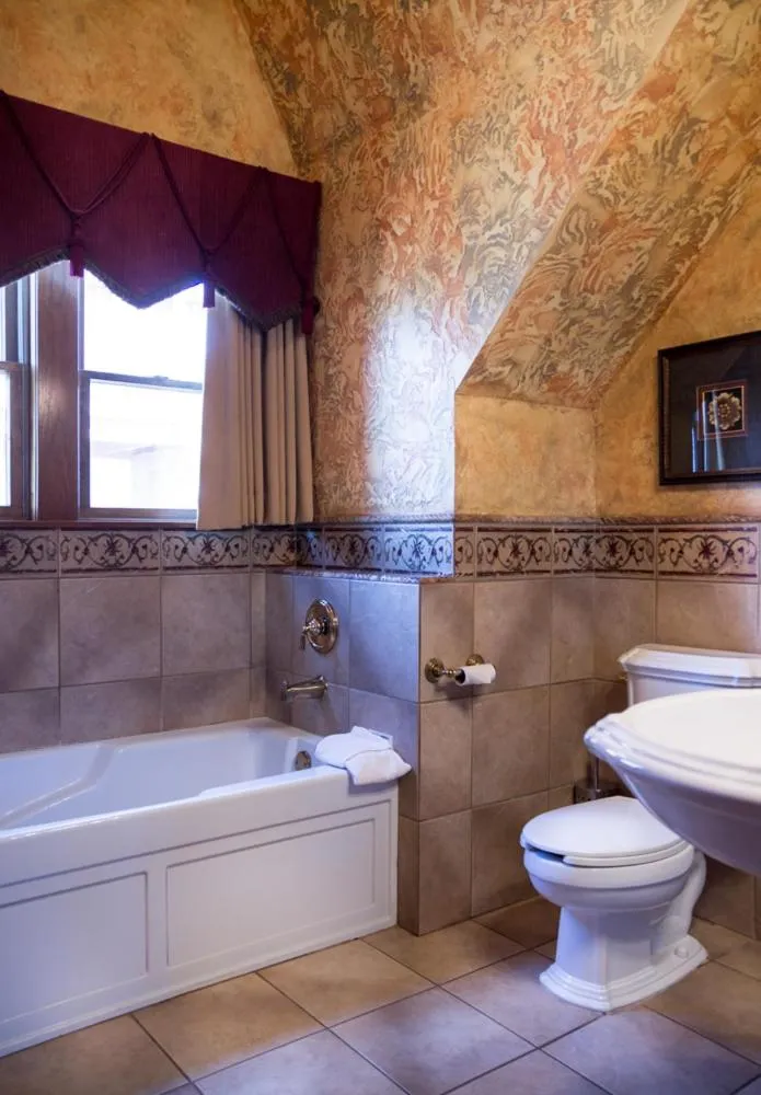 Landoll's Mohican Castle