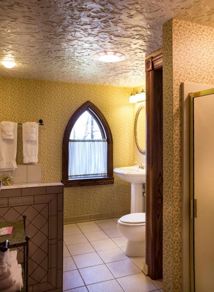 Landoll's Mohican Castle