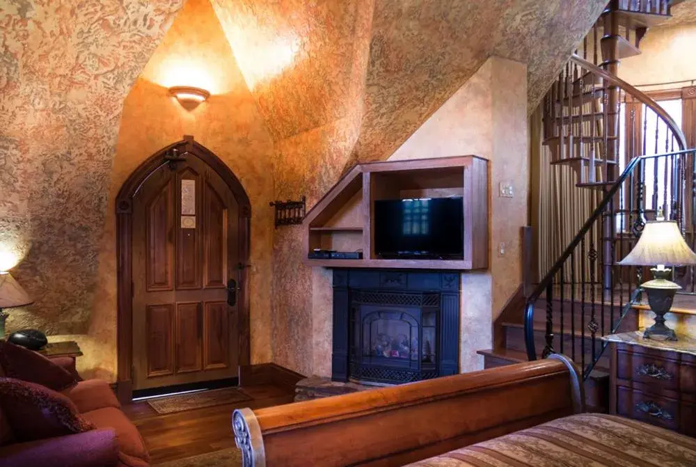 Presidential Suite in Landoll's Mohican Castle Presidential Suite in Landoll's Mohican Castle