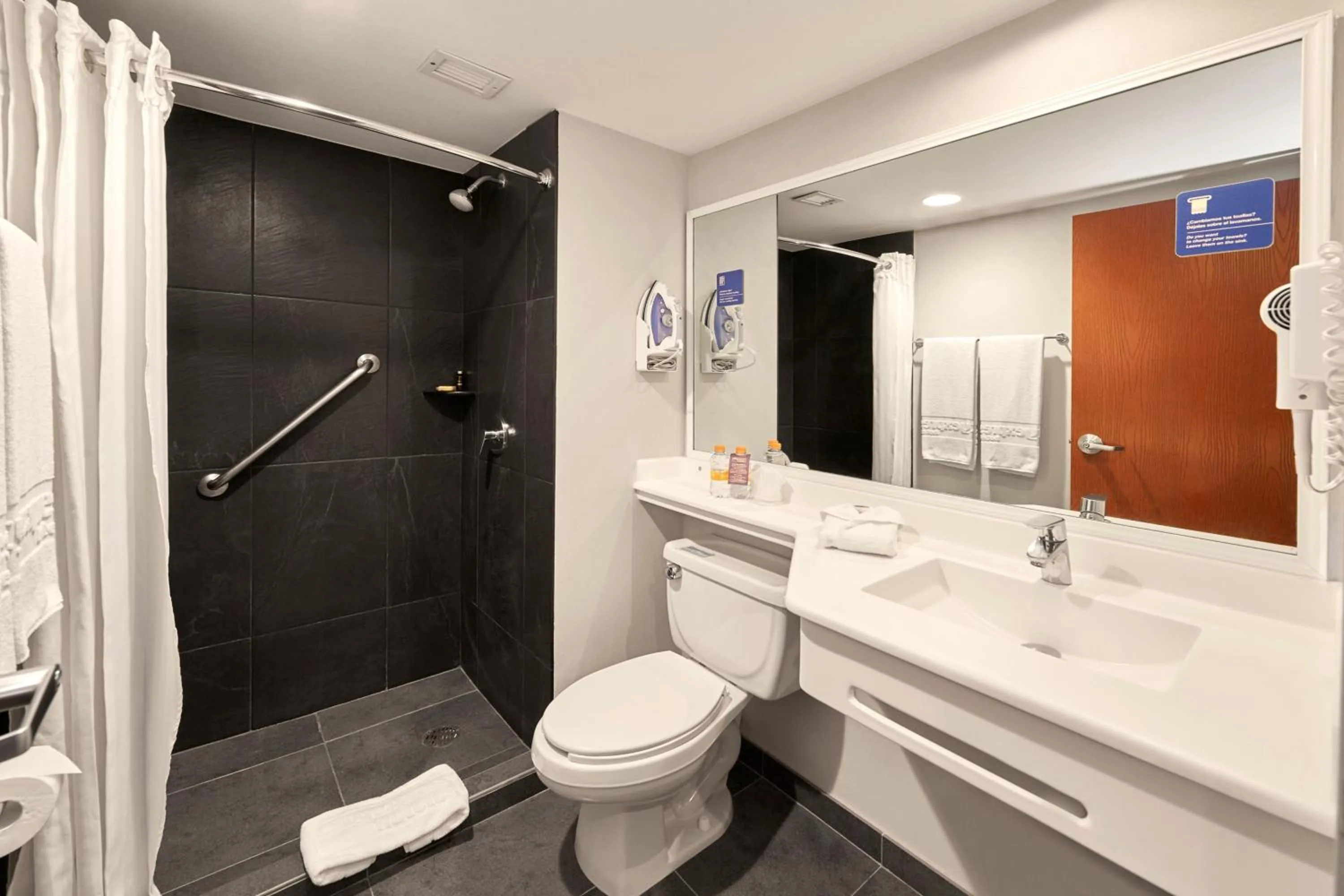 Bathroom in City Express by Marriott Tampico Altamira