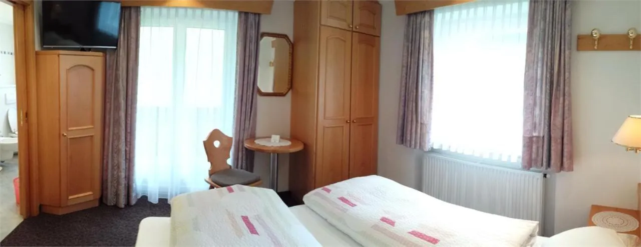 Photo of the whole room, Bed in Garni Rubens B&B