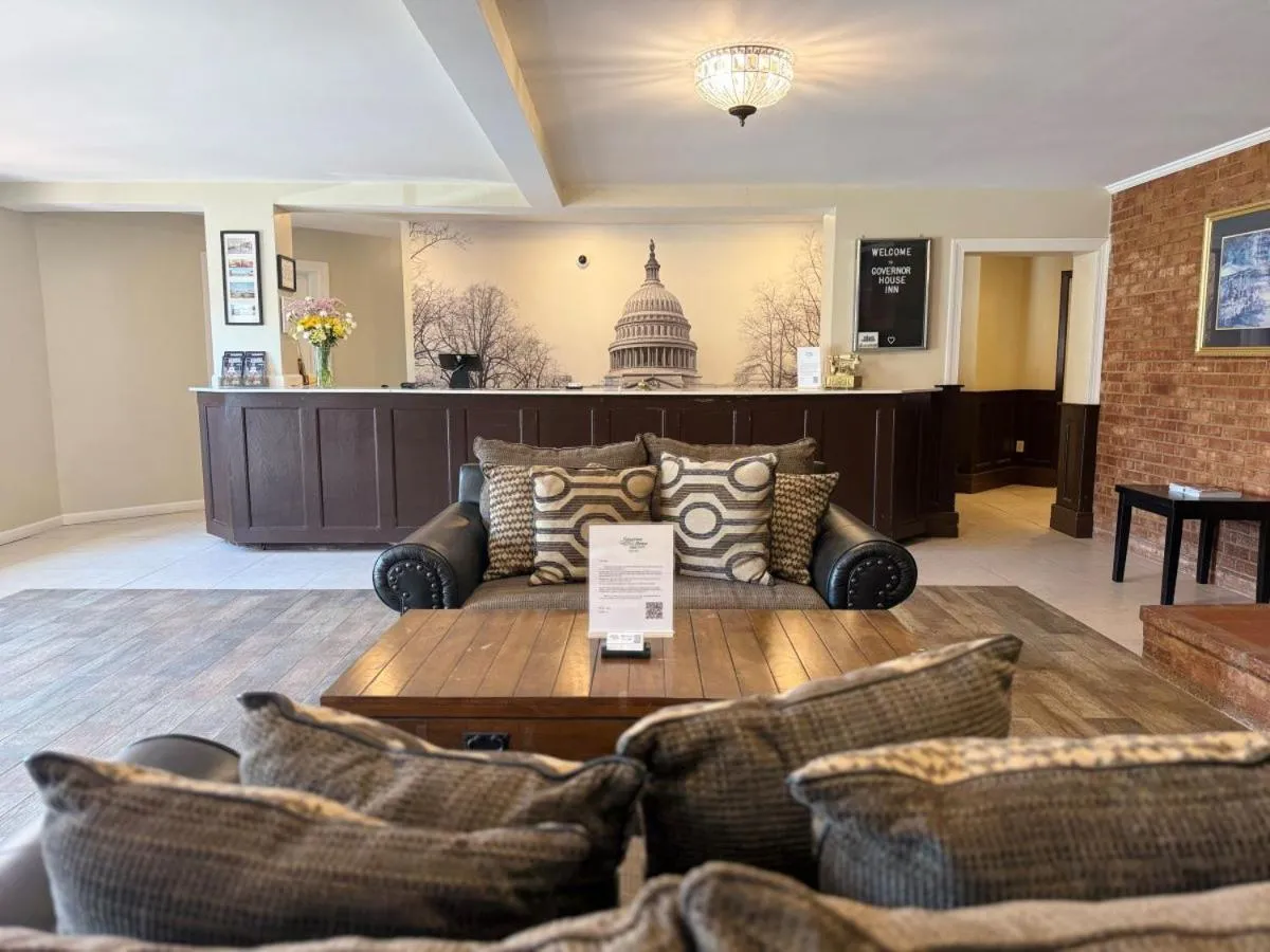 Lobby or reception in Governor House Inn Arlington/Falls Church