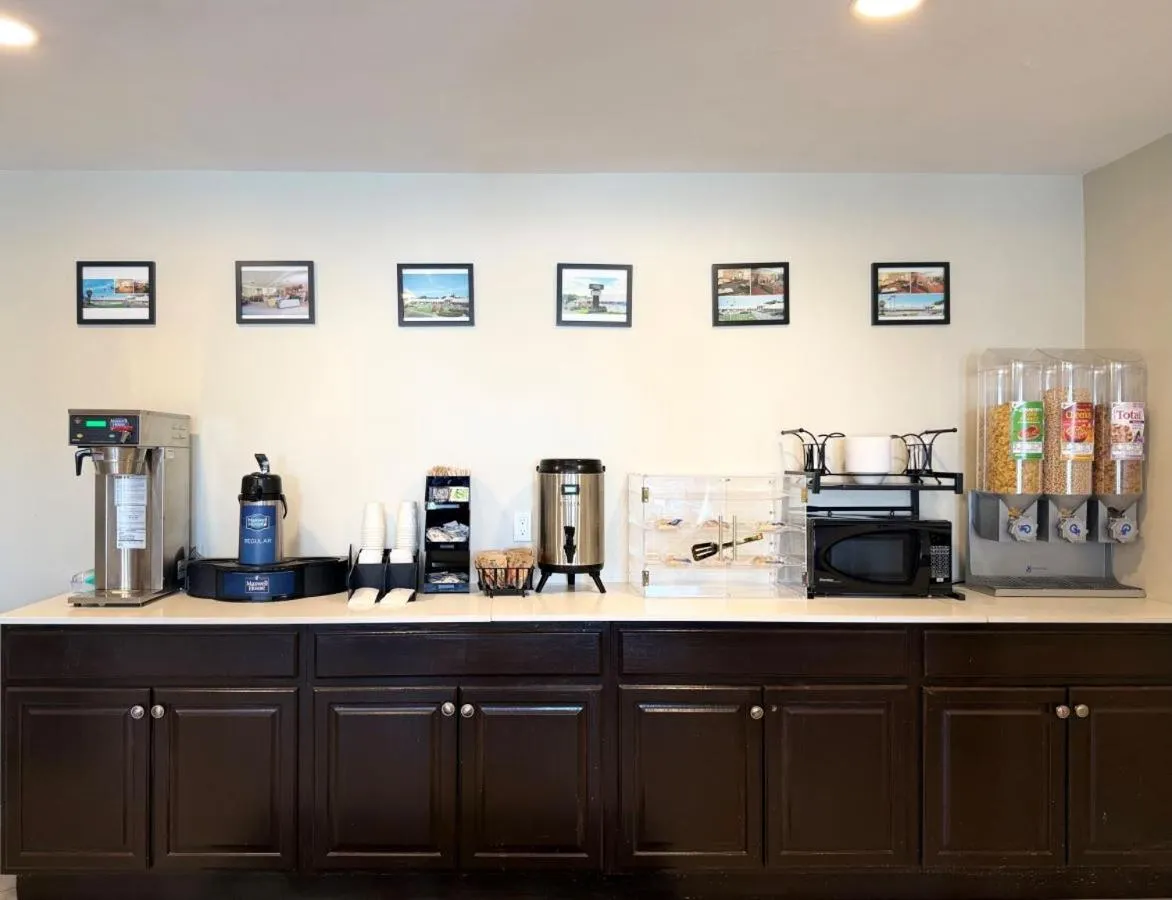 Breakfast in Governor House Inn Arlington/Falls Church