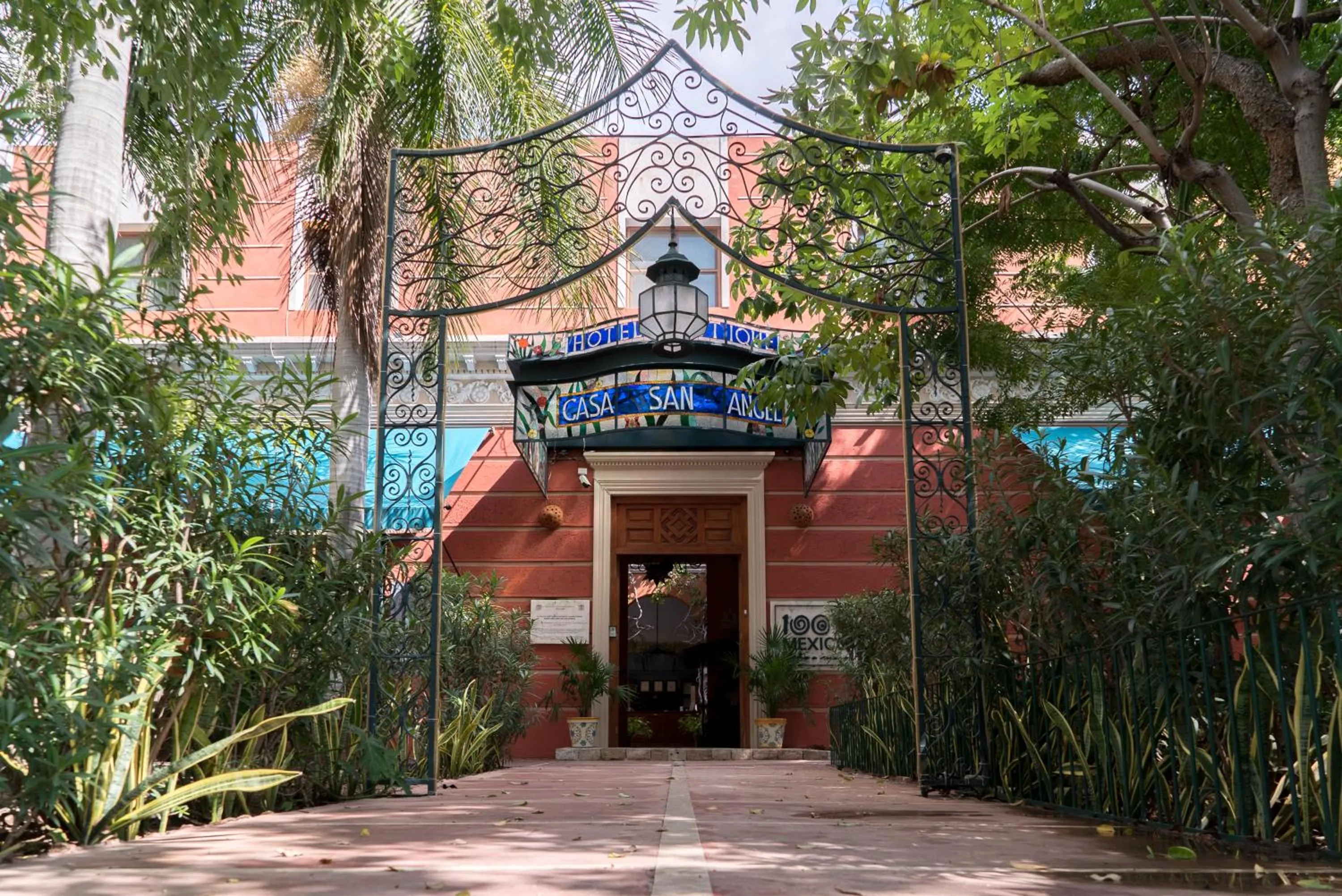 Facade/entrance in Hotel Boutique Casa San Angel