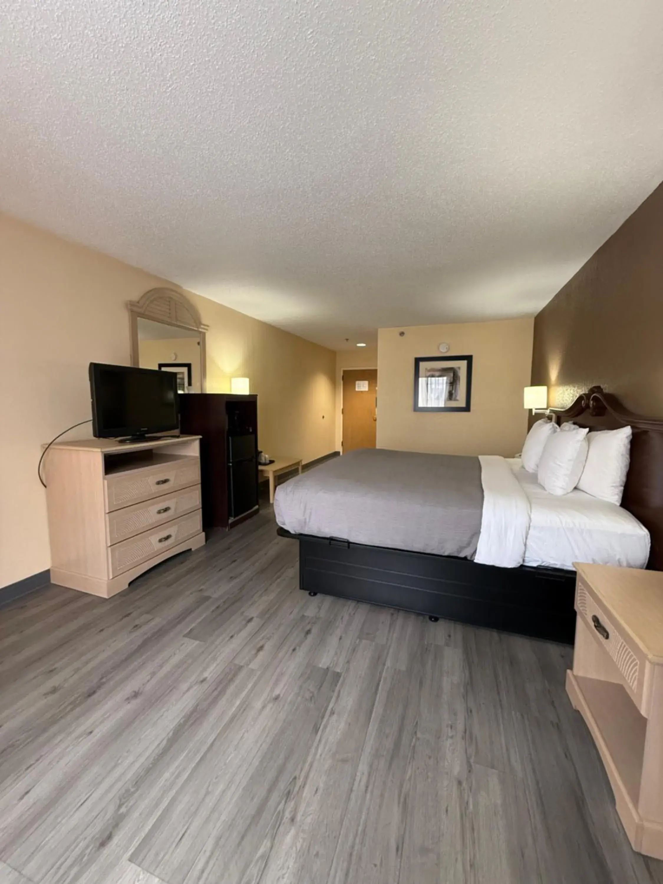 Standard King Non Smoking in Quality Inn & Suites Exmore - Eastern Shore Standard King Non Smoking in Quality Inn & Suites Exmore - Eastern Shore