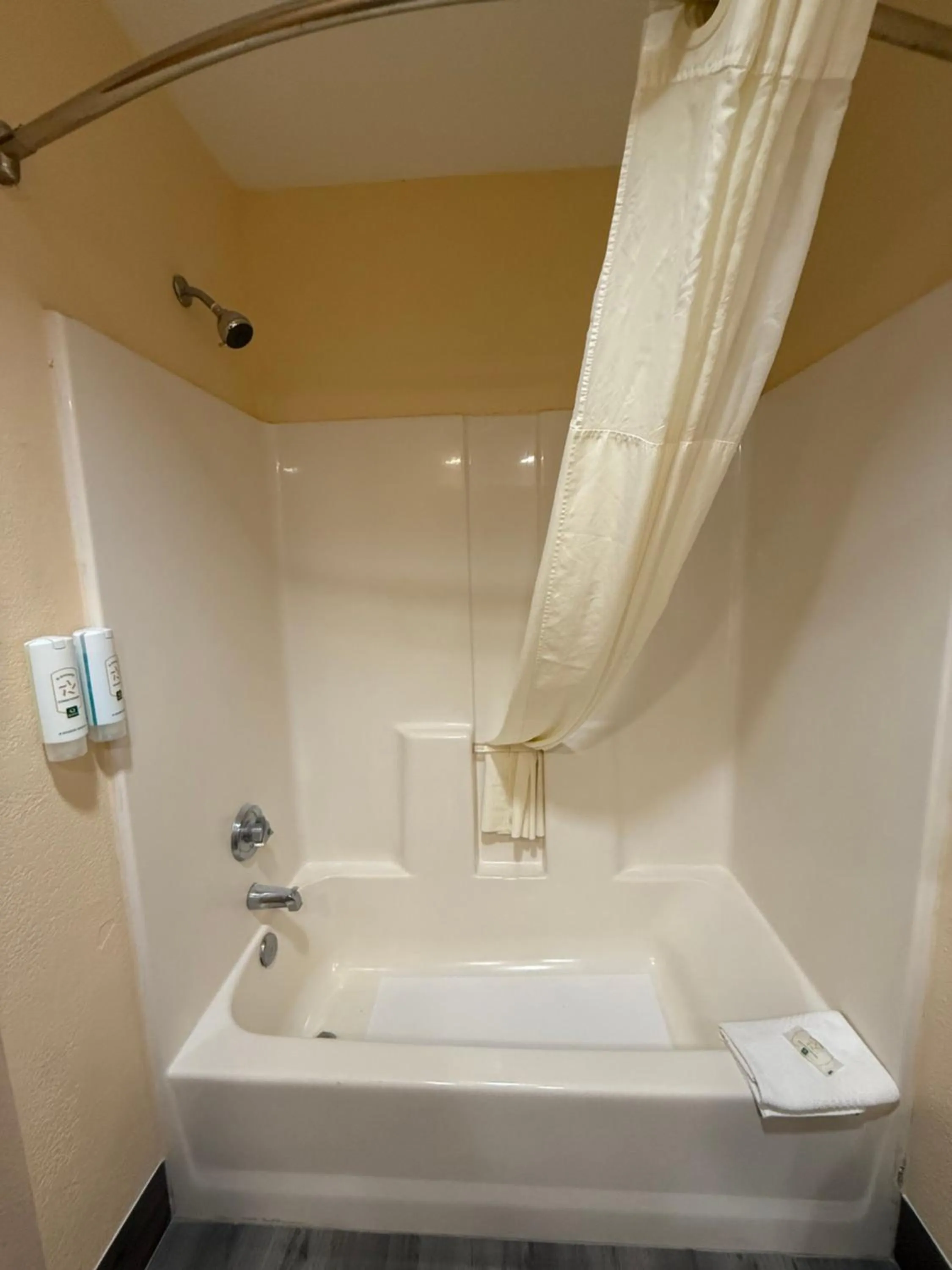 Bath in Quality Inn & Suites Exmore - Eastern Shore