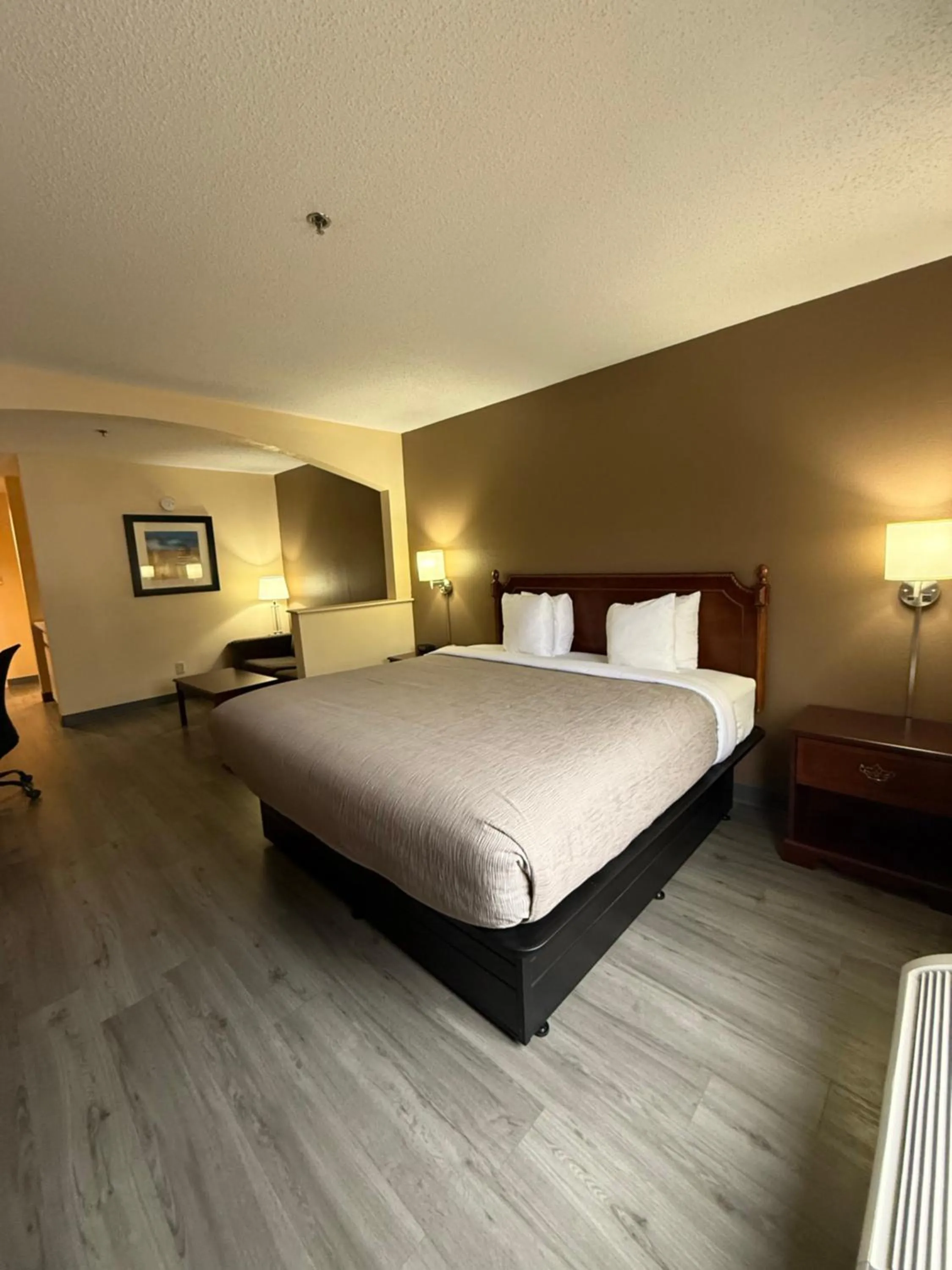 Photo of the whole room, Bed in Quality Inn & Suites Exmore - Eastern Shore