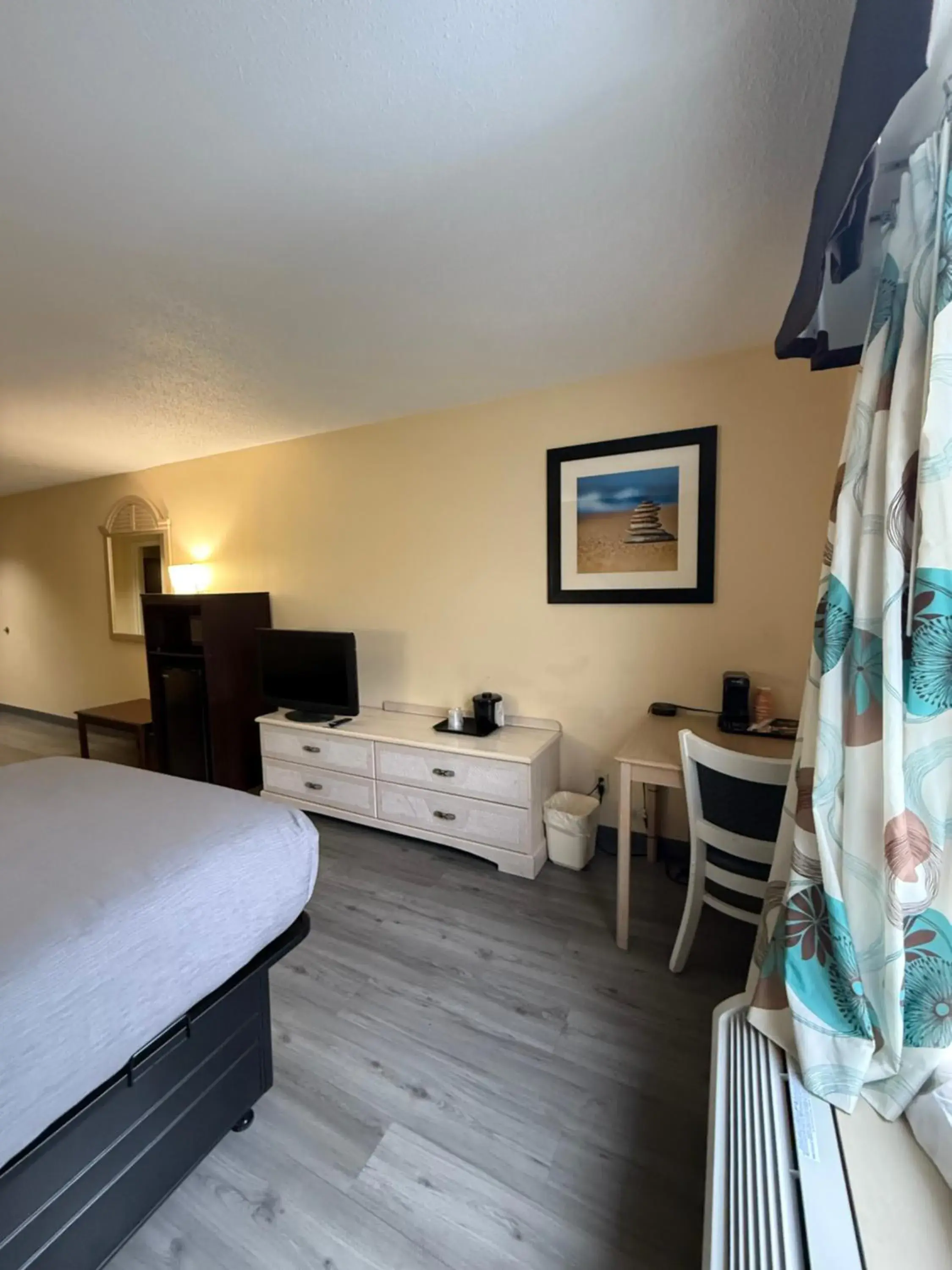 TV and multimedia, Bed in Quality Inn & Suites Exmore - Eastern Shore TV and multimedia, Bed in Quality Inn & Suites Exmore - Eastern Shore