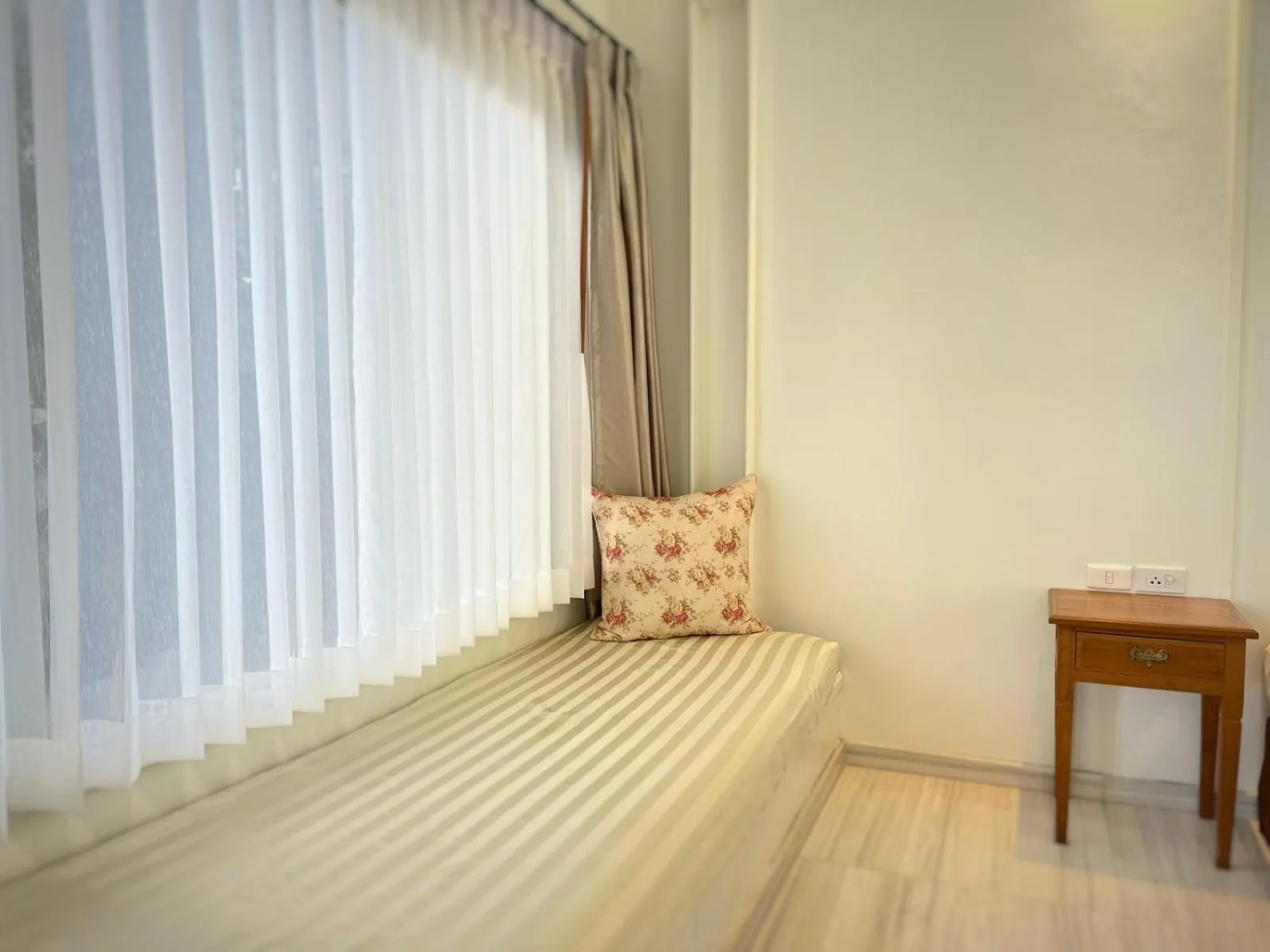 Seating area, Bed in 3B Boutique Hotel