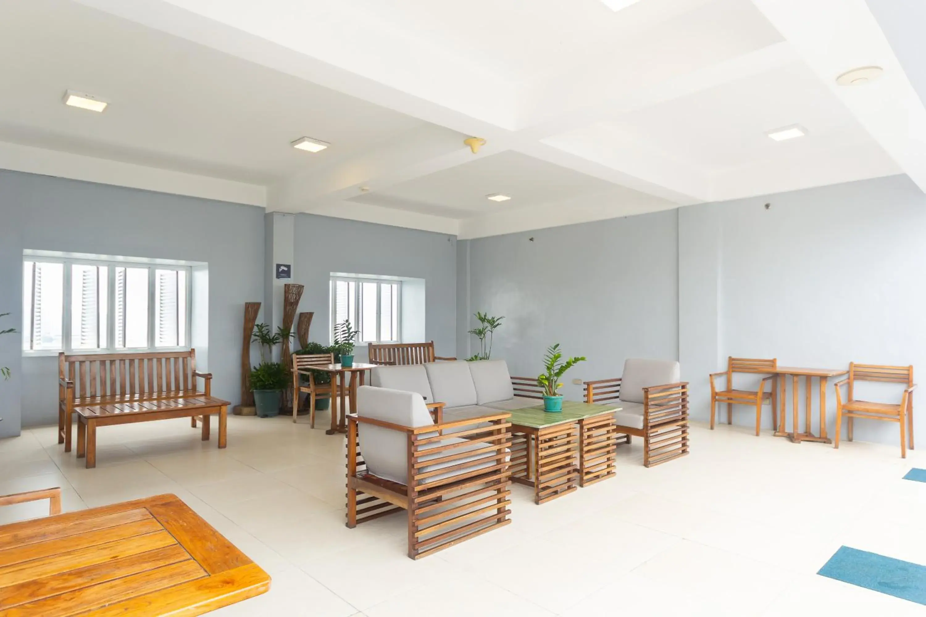 Lounge or bar in Microtel by Wyndham Mall of Asia Lounge or bar in Microtel by Wyndham Mall of Asia