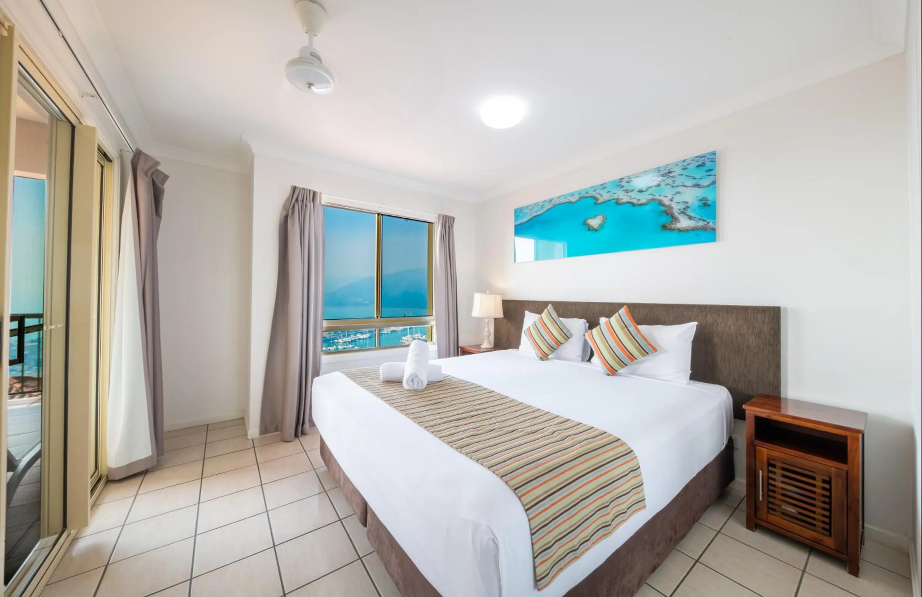 Bedroom, Bed in Martinique Whitsunday Resort