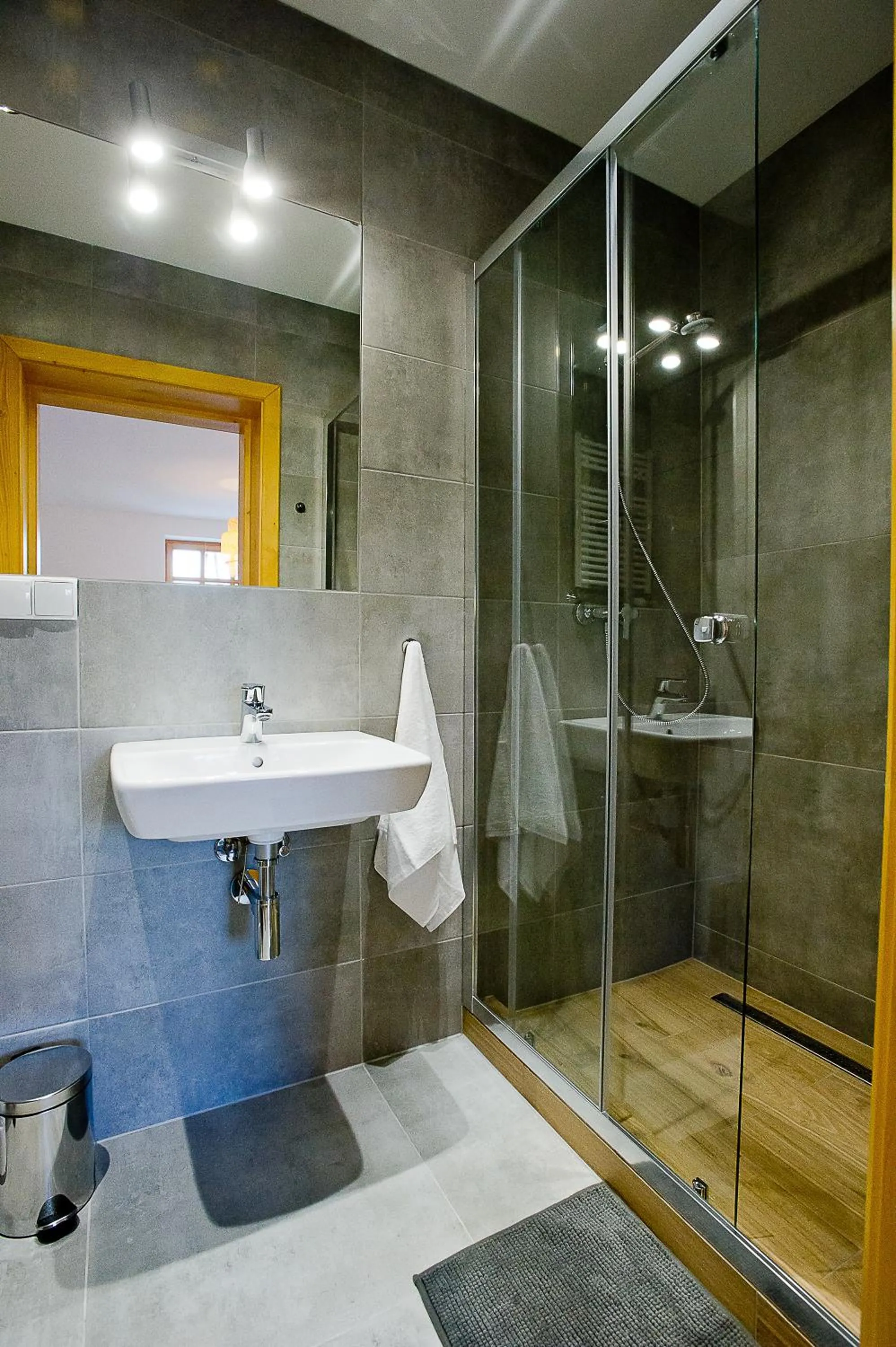 Shower in Apartamenty Chabrów 4, Dom 2 Apartamenty