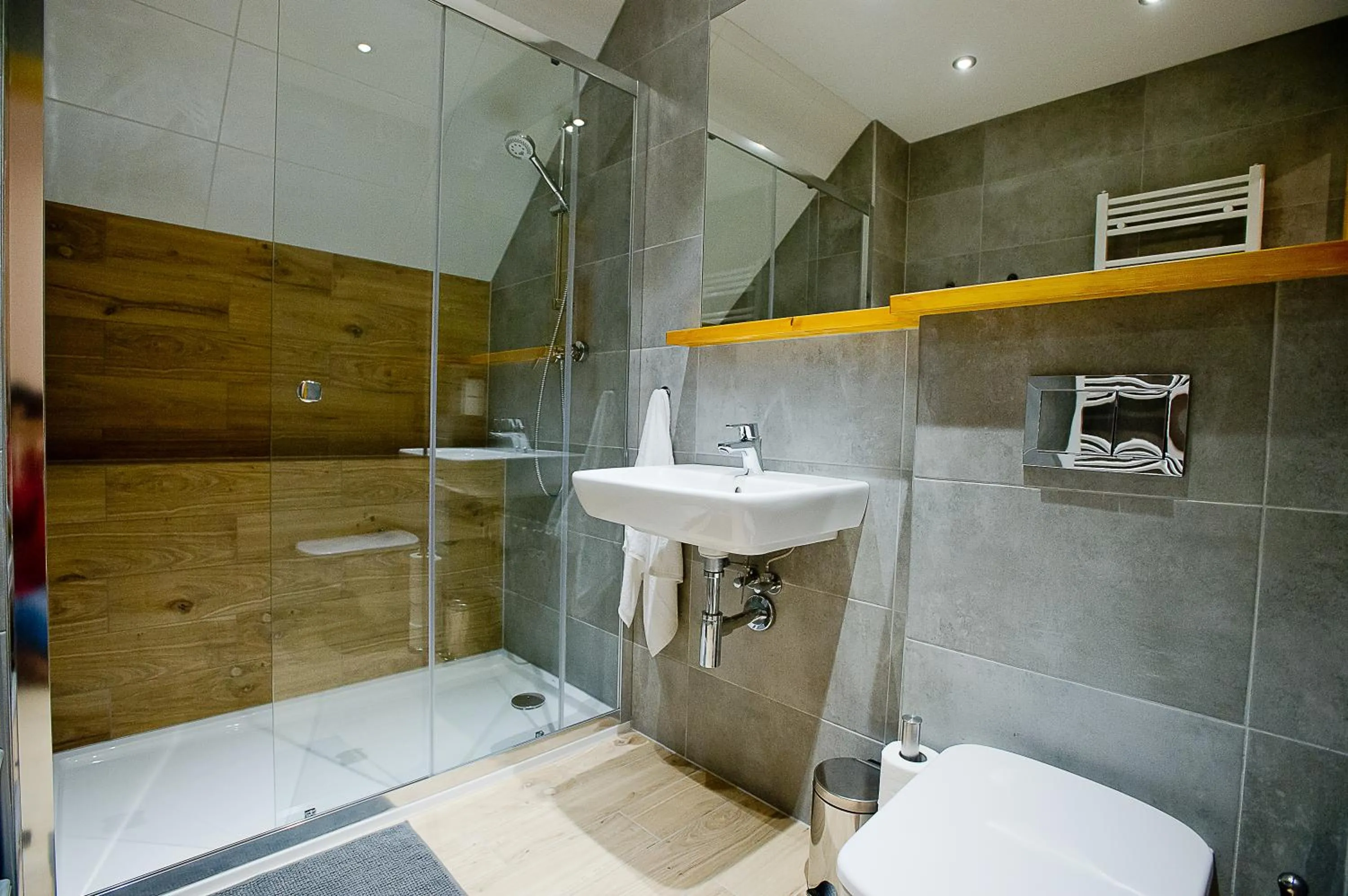 Shower in Apartamenty Chabrów 4, Dom 2 Apartamenty