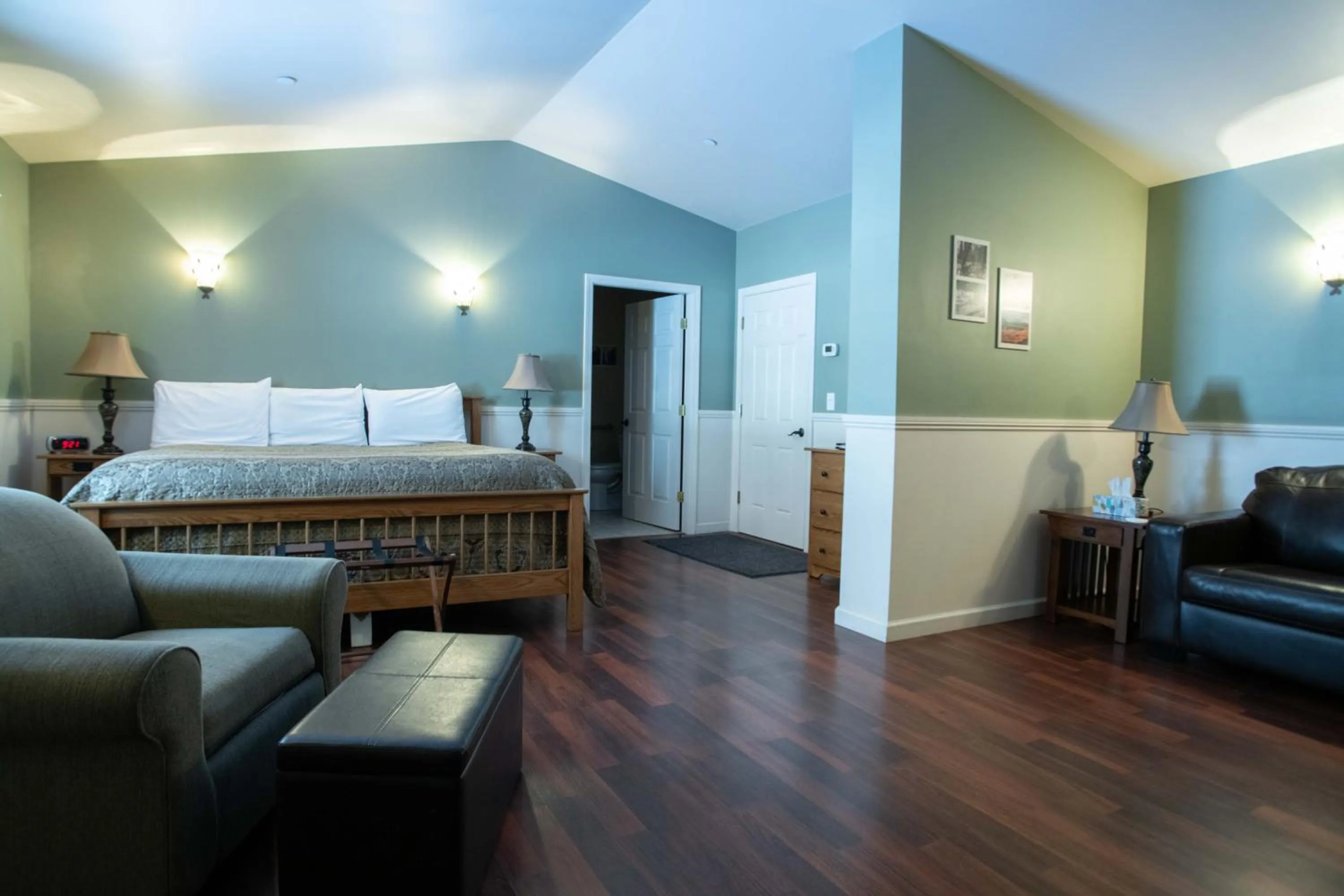 Bed in Swift River Suites