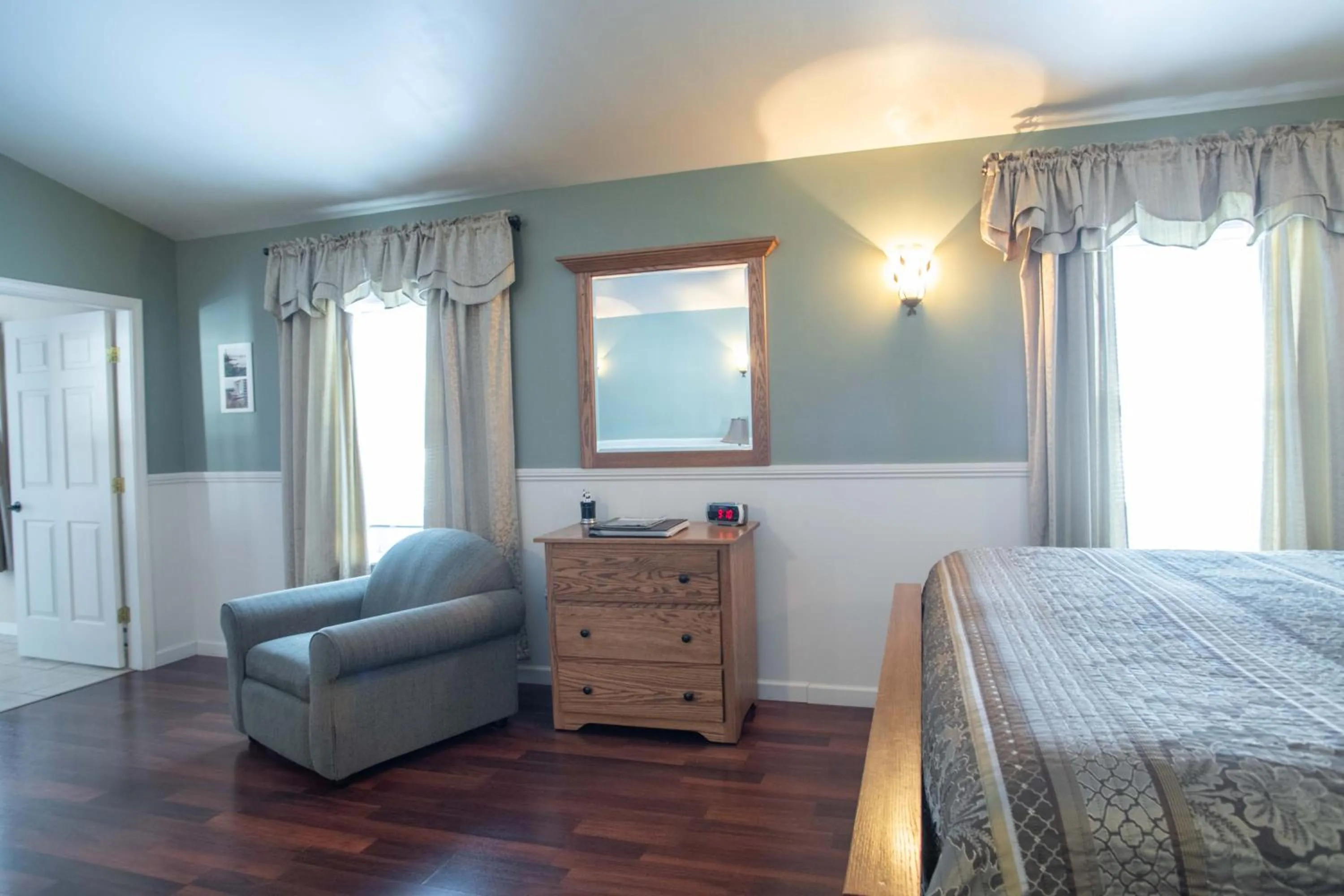 Bed in Swift River Suites