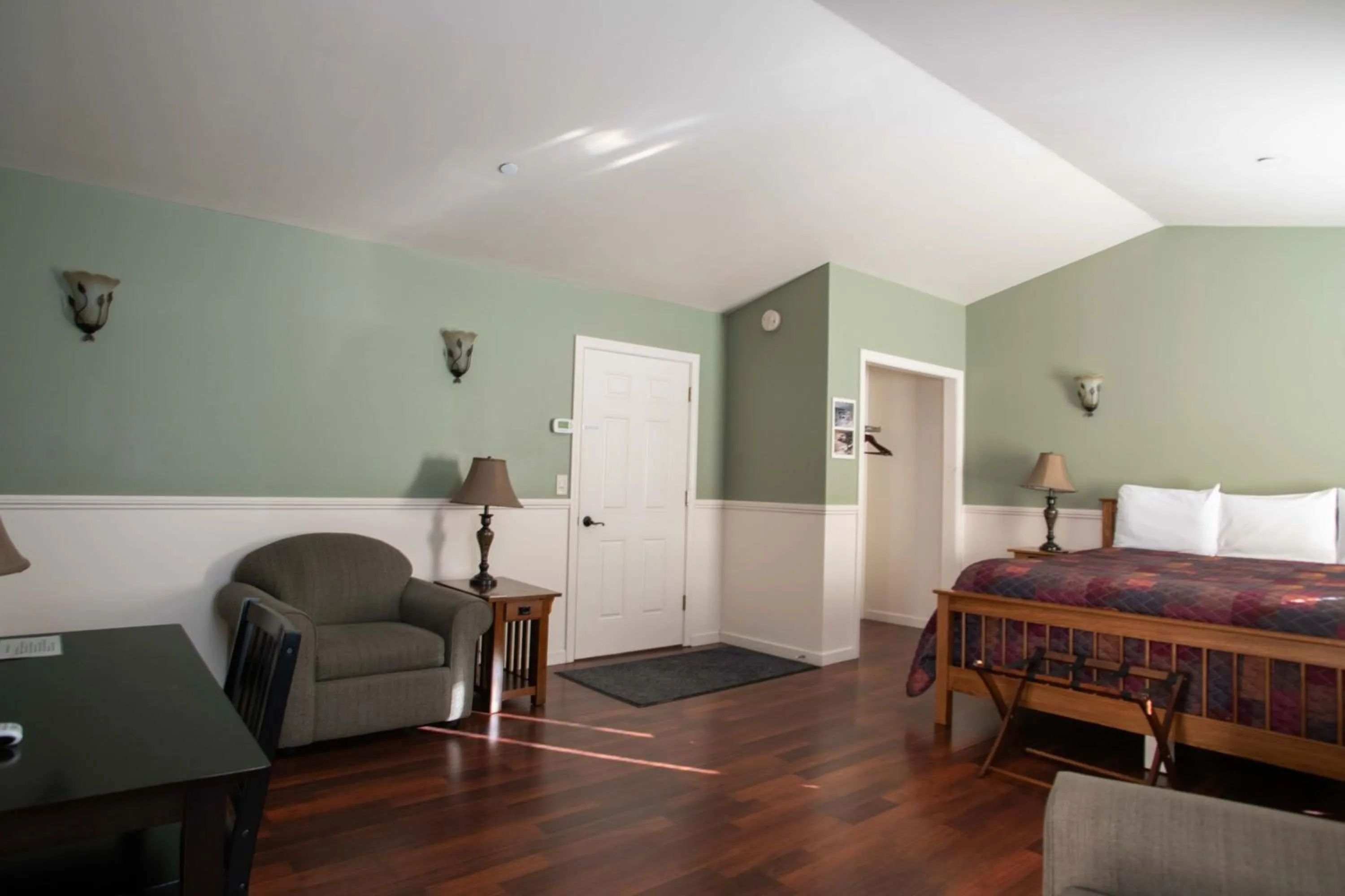 Bed in Swift River Suites