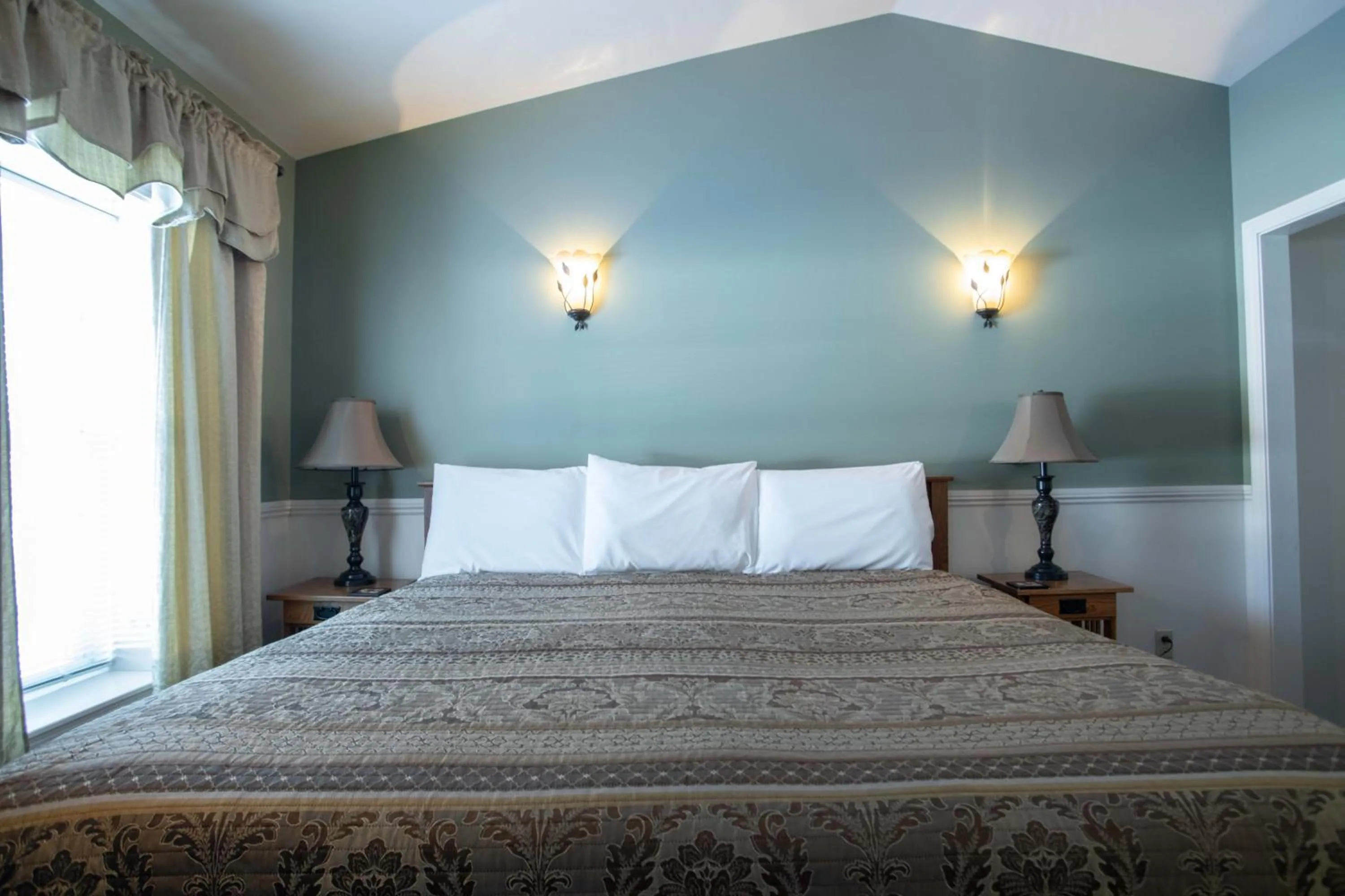 Bed in Swift River Suites