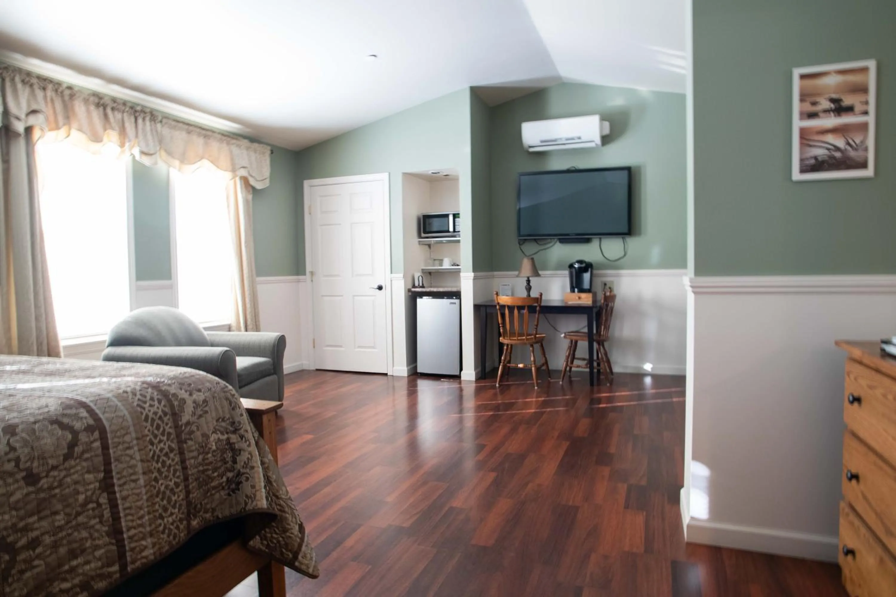 Bed in Swift River Suites