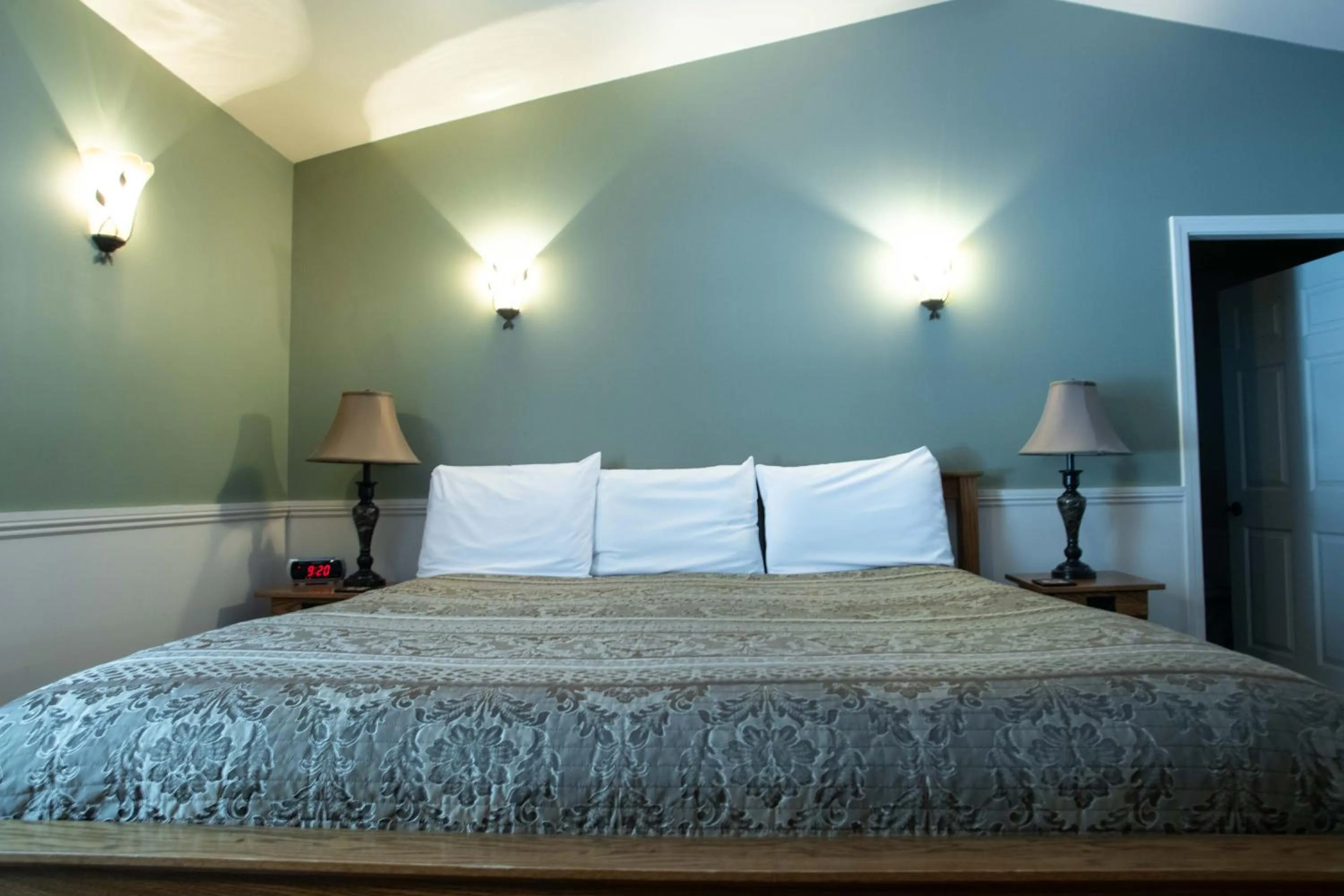 Bed in Swift River Suites