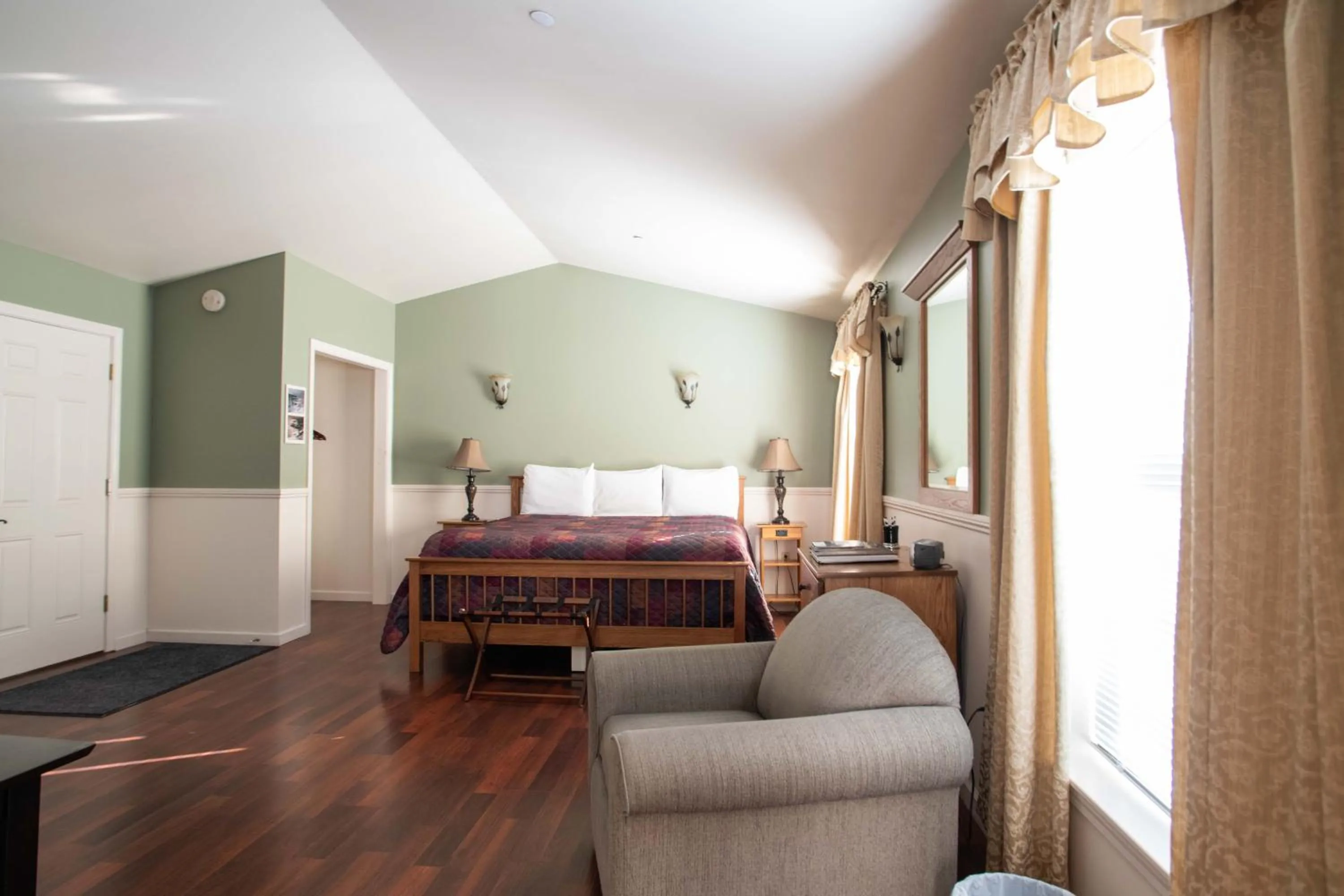 Bed in Swift River Suites