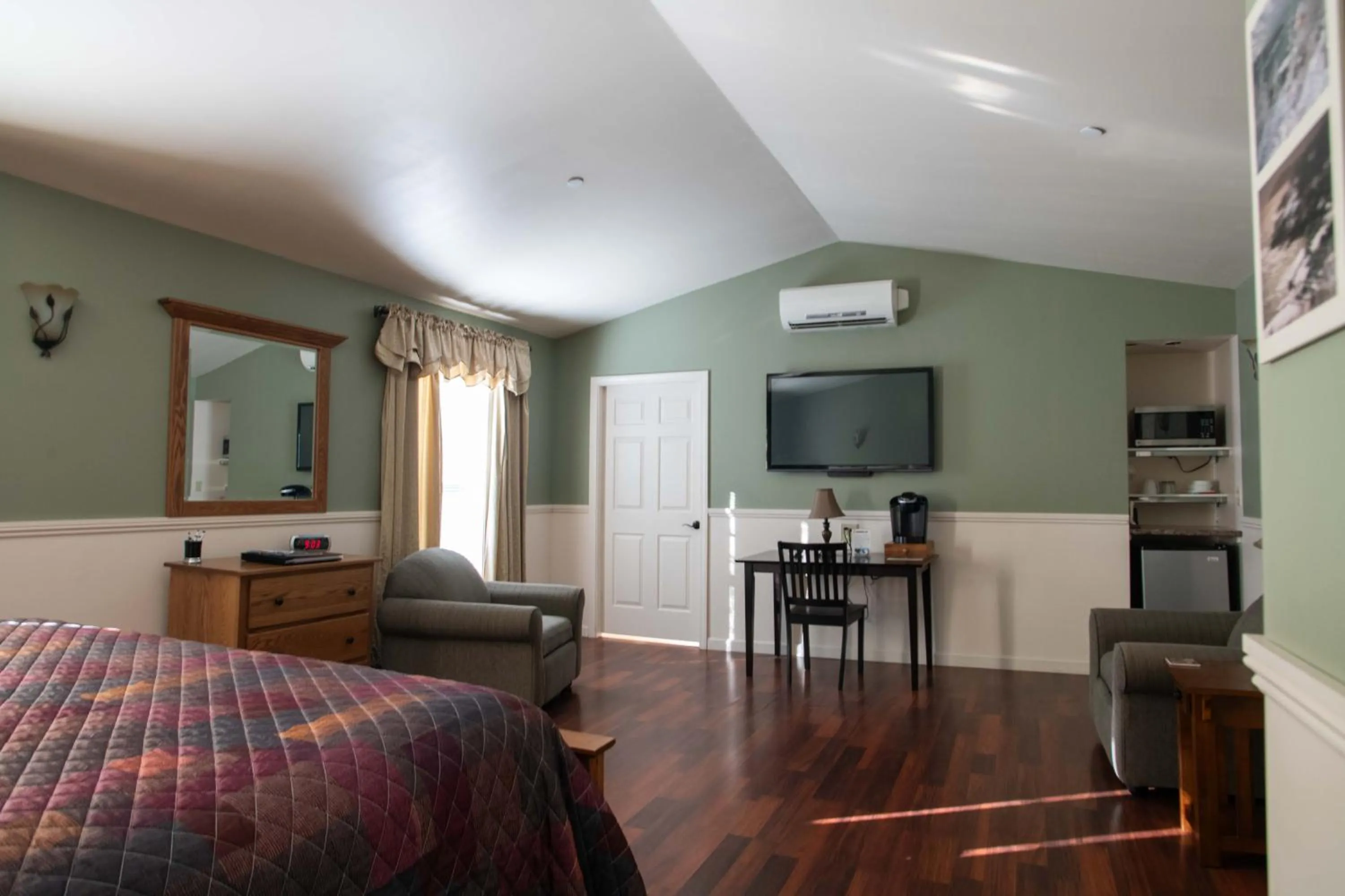Bed in Swift River Suites