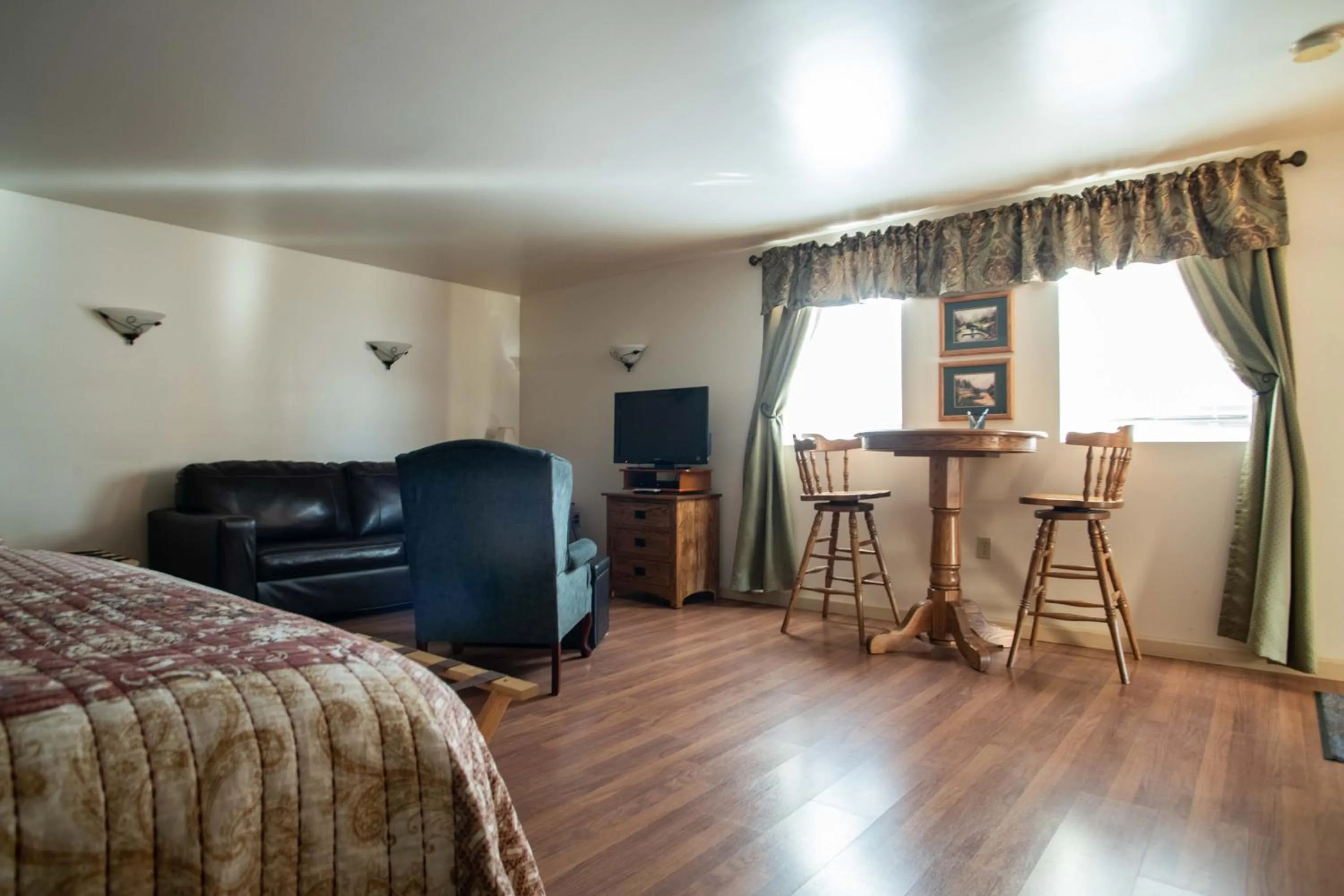 Bed in Swift River Suites
